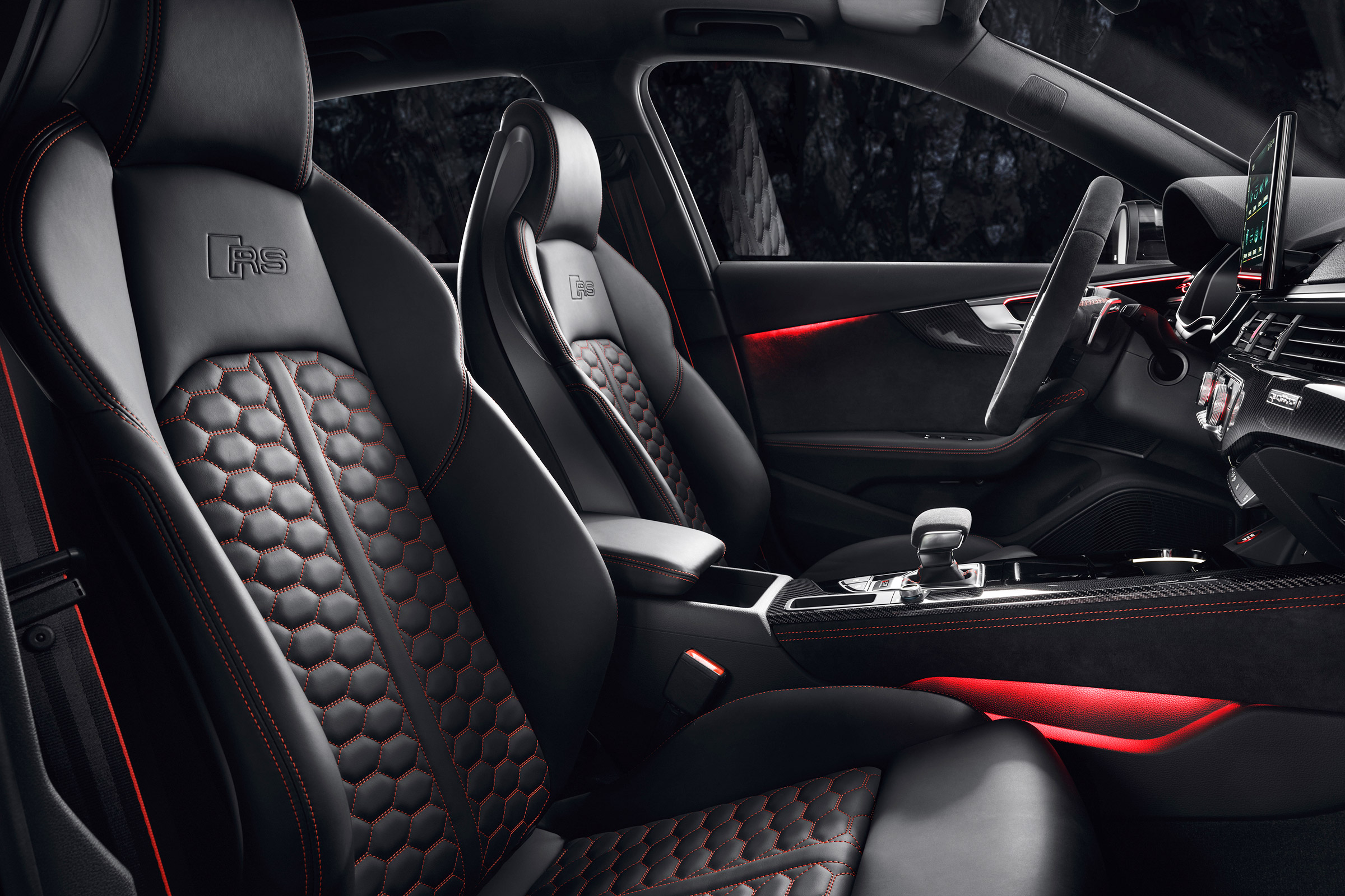 Audi RS4 Avant front seats
