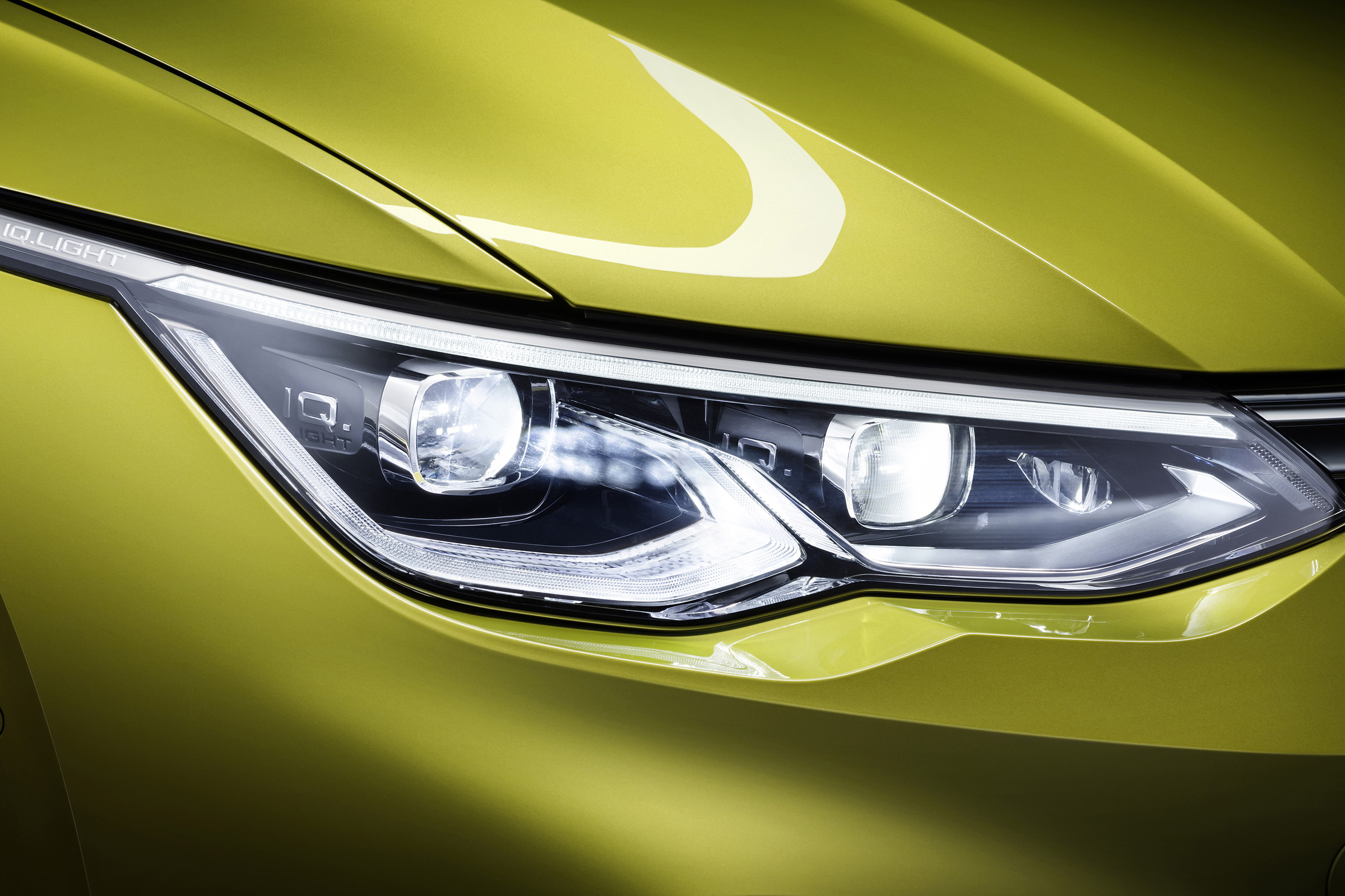 2020 Volkswagen Golf headlight