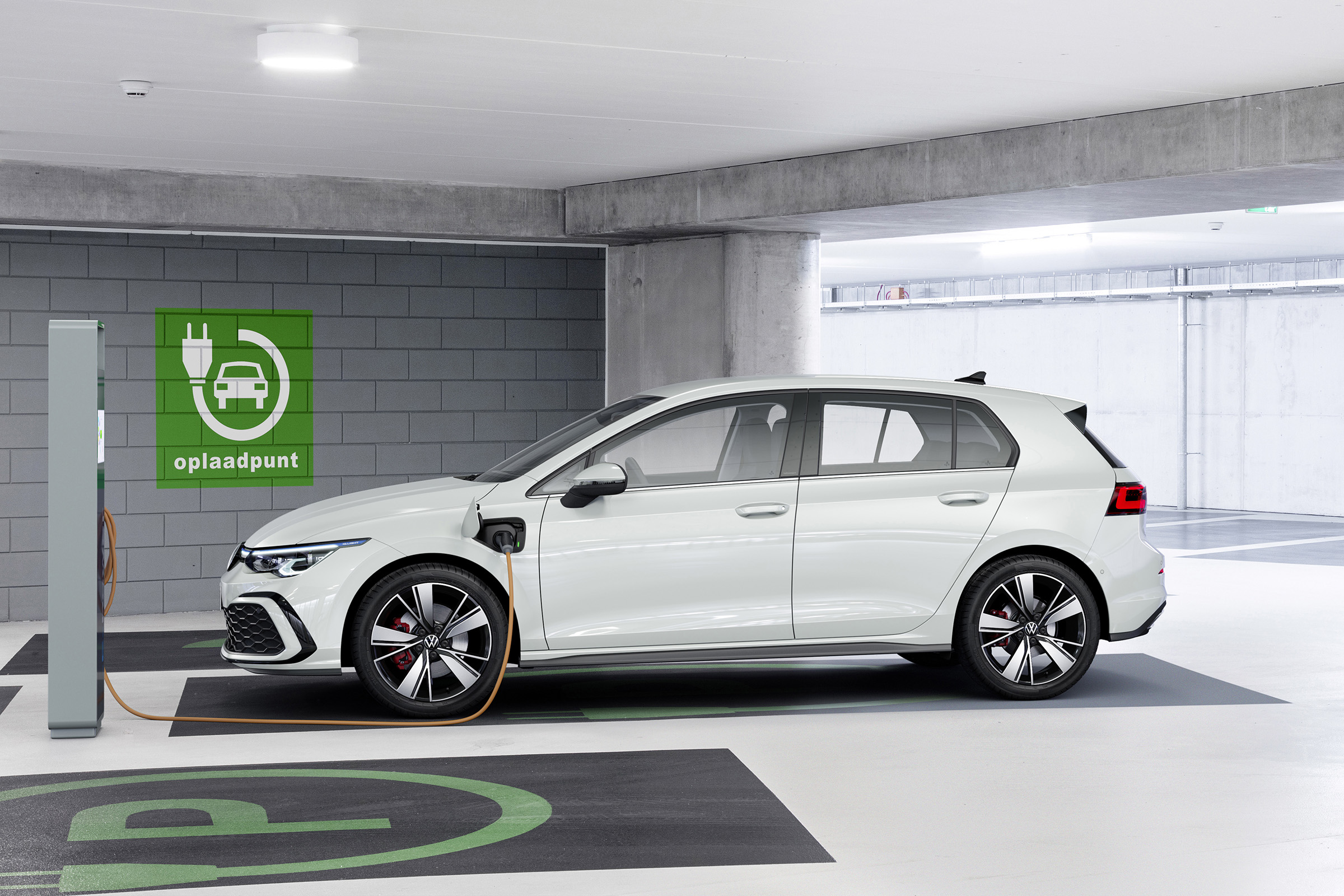2020 Volkswagen Golf GTE charging