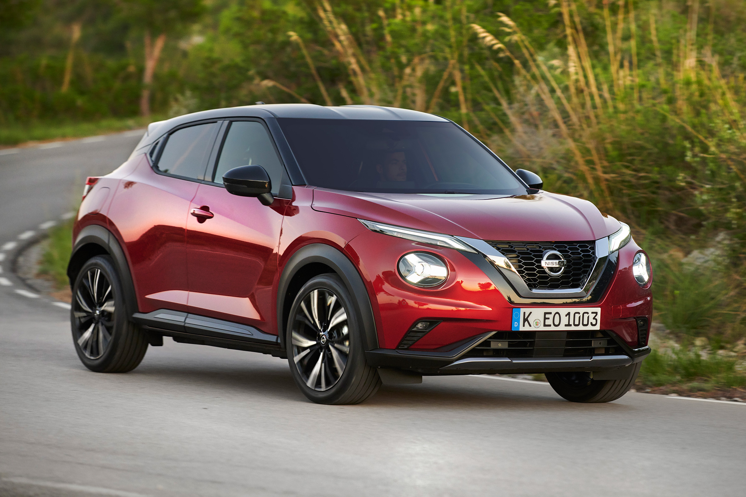 Nissan Juke SUV front 3/4 cornering
