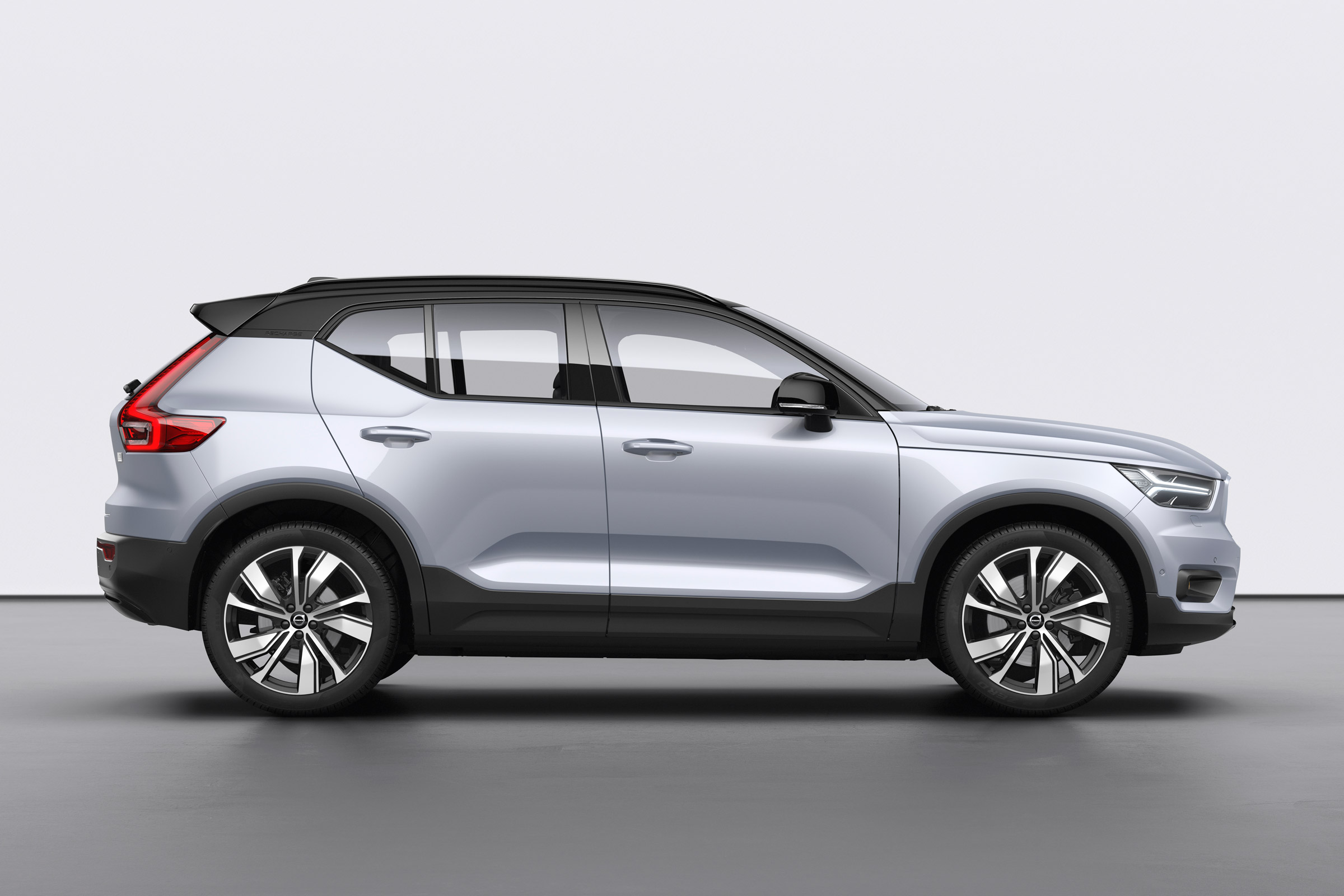 Volvo XC40 Recharge side