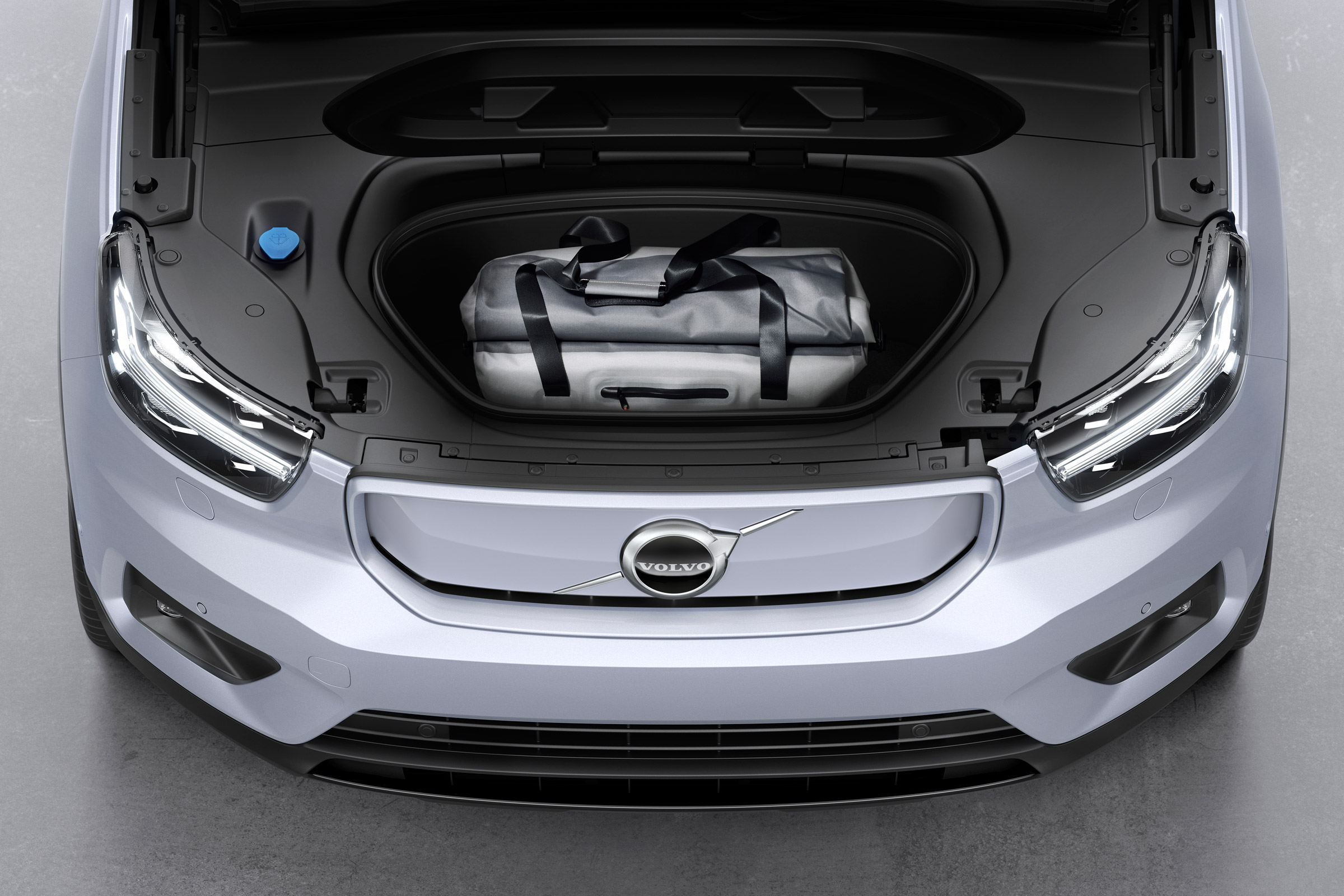 Volvo XC40 Recharge front boot