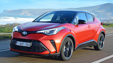 Toyota C-HR Hybrid 2.0-litre - front 3/4 dynamic