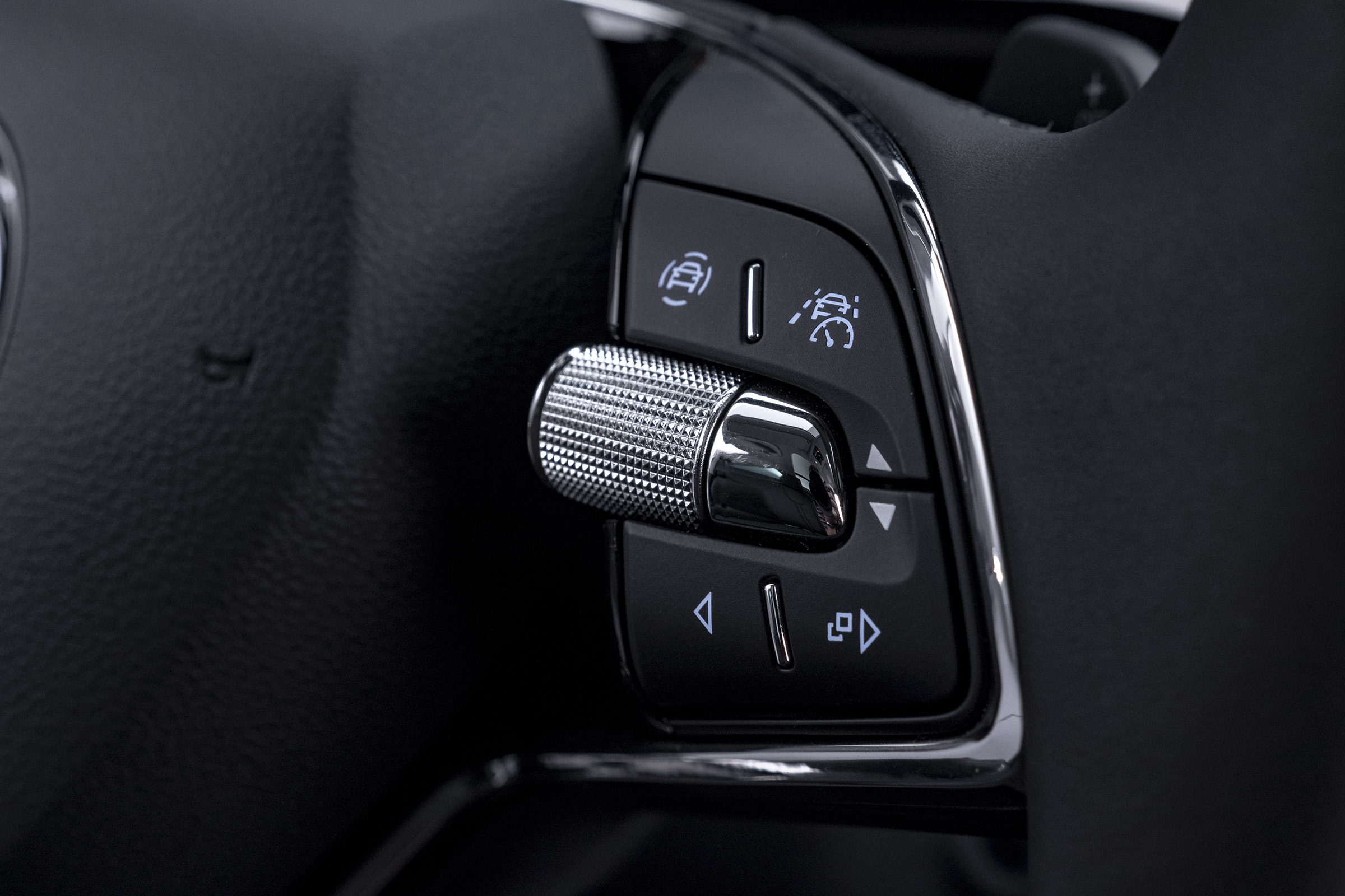 2020 Skoda Octavia steering wheel buttons - right side