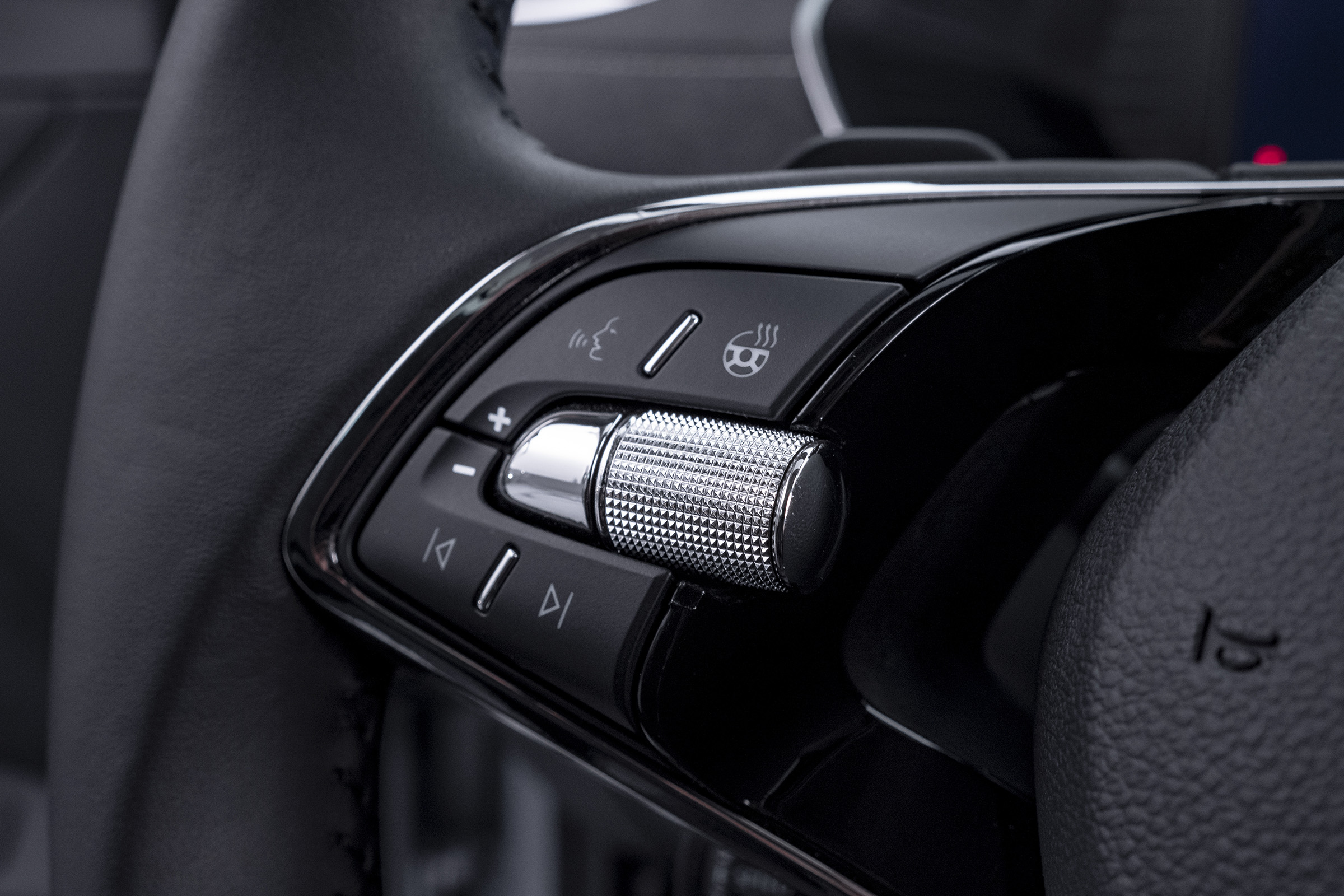 2020 Skoda Octavia steering wheel buttons - left side