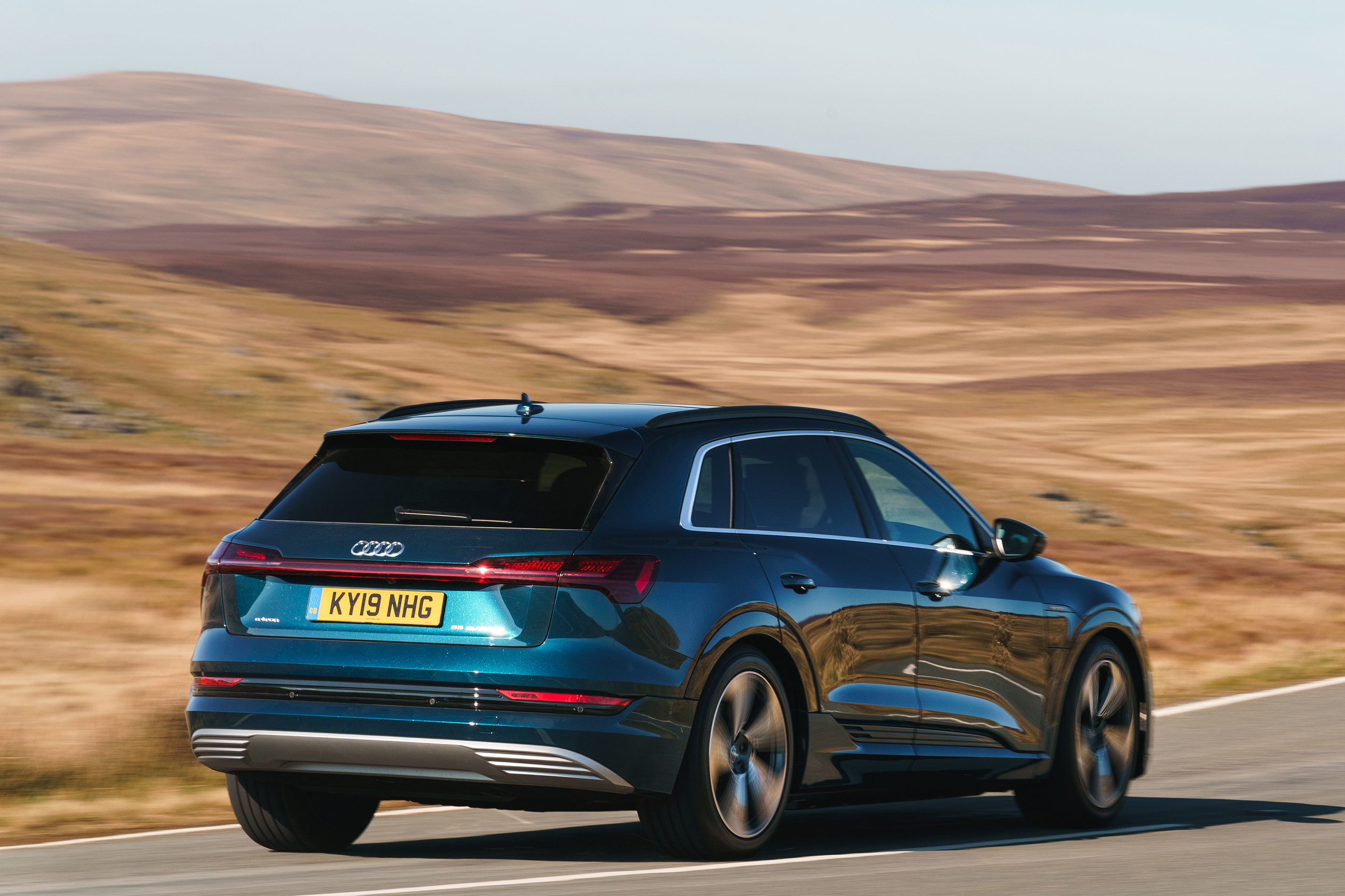 Audi e-tron - front 3/4 dynamic view
