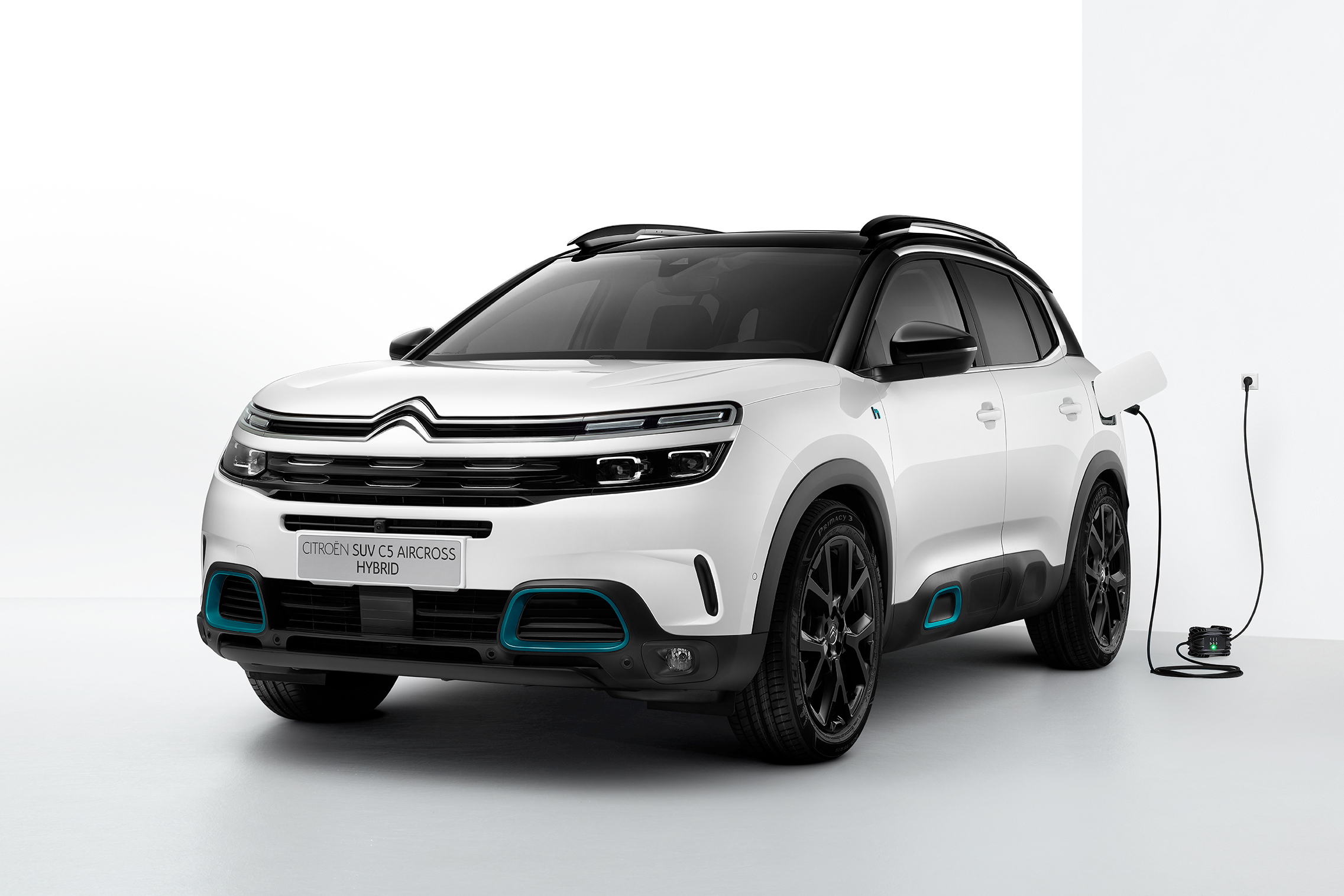 Citroen C5 Aircross plug-in hybrid - front 3/4
