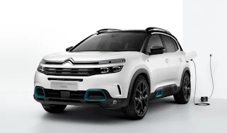 Citroen C5 Aircross plug-in hybrid - front 3/4