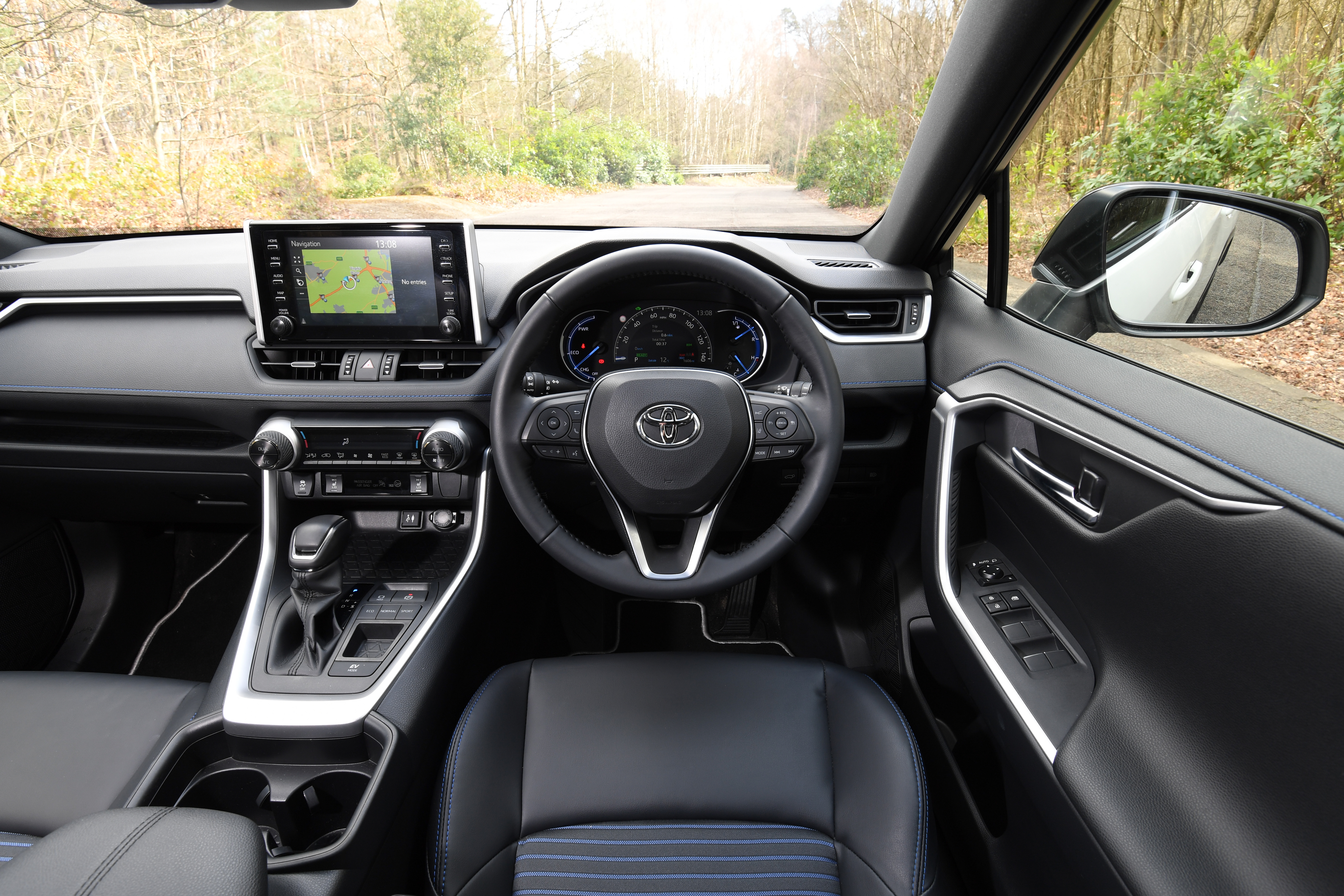 Toyota RAV4 - interior