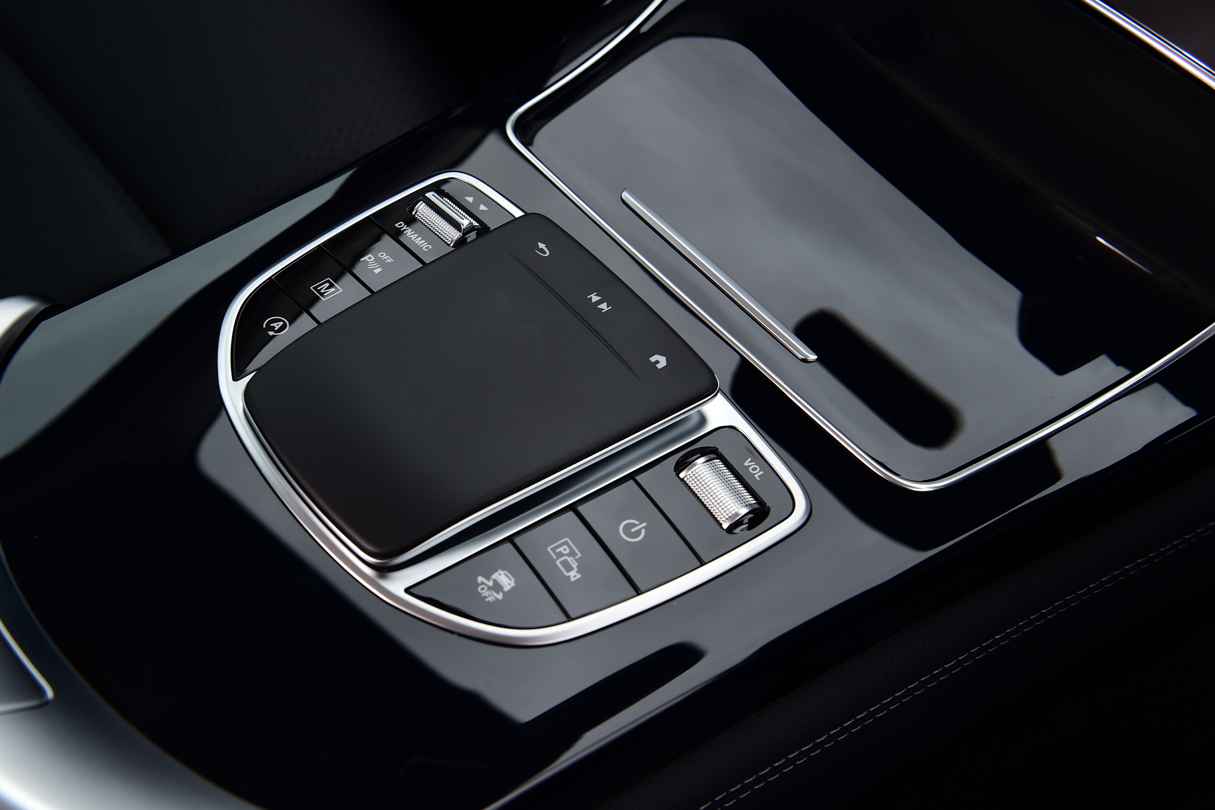 Mercedes GLC SUV centre console