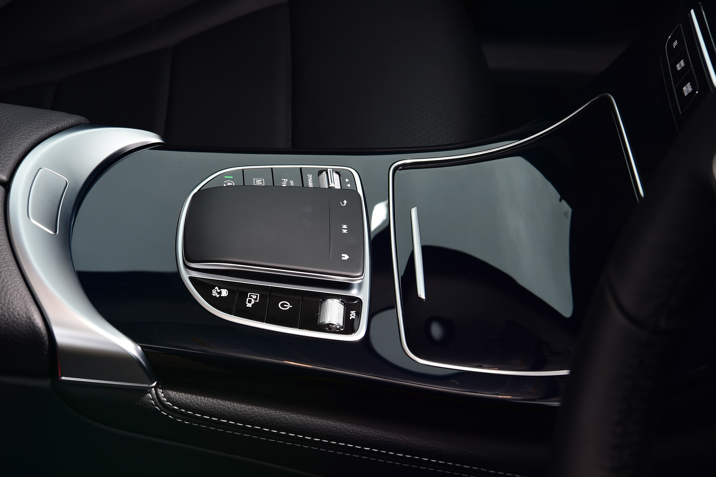 Mercedes GLC SUV controls