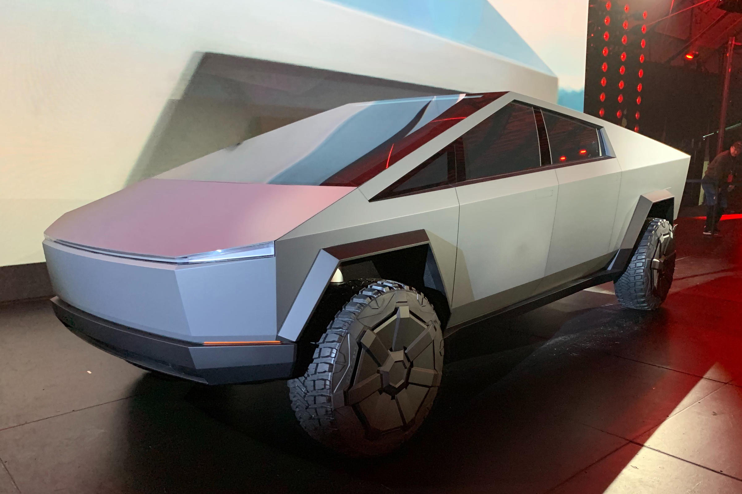Tesla Cybertruck - front 3/4 view static