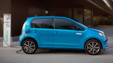 2019 SEAT Mii Electric - Side view charging