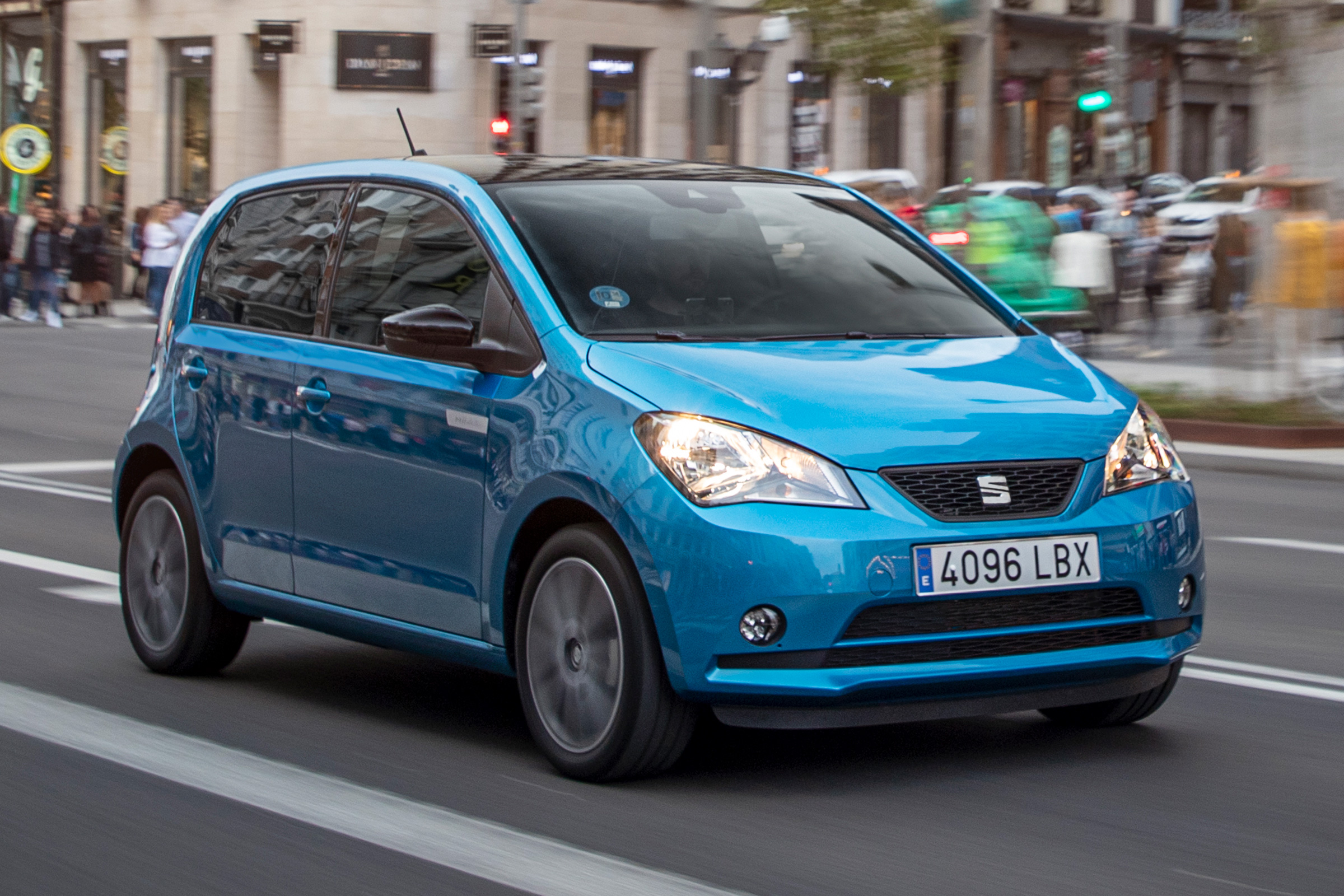 2019 SEAT Mii Electric - Front 3/4 dynamic view