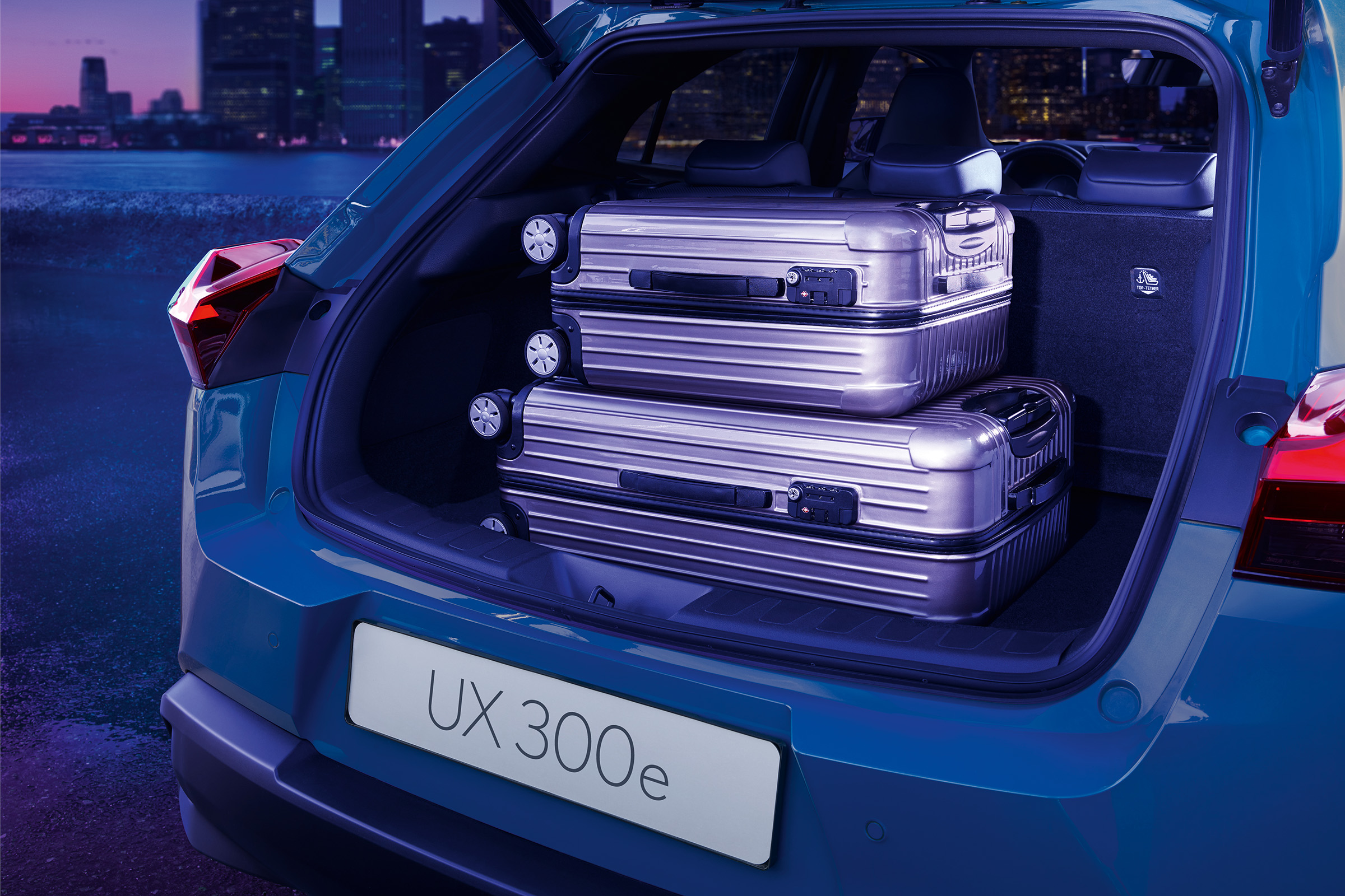 Lexus UX 300e boot