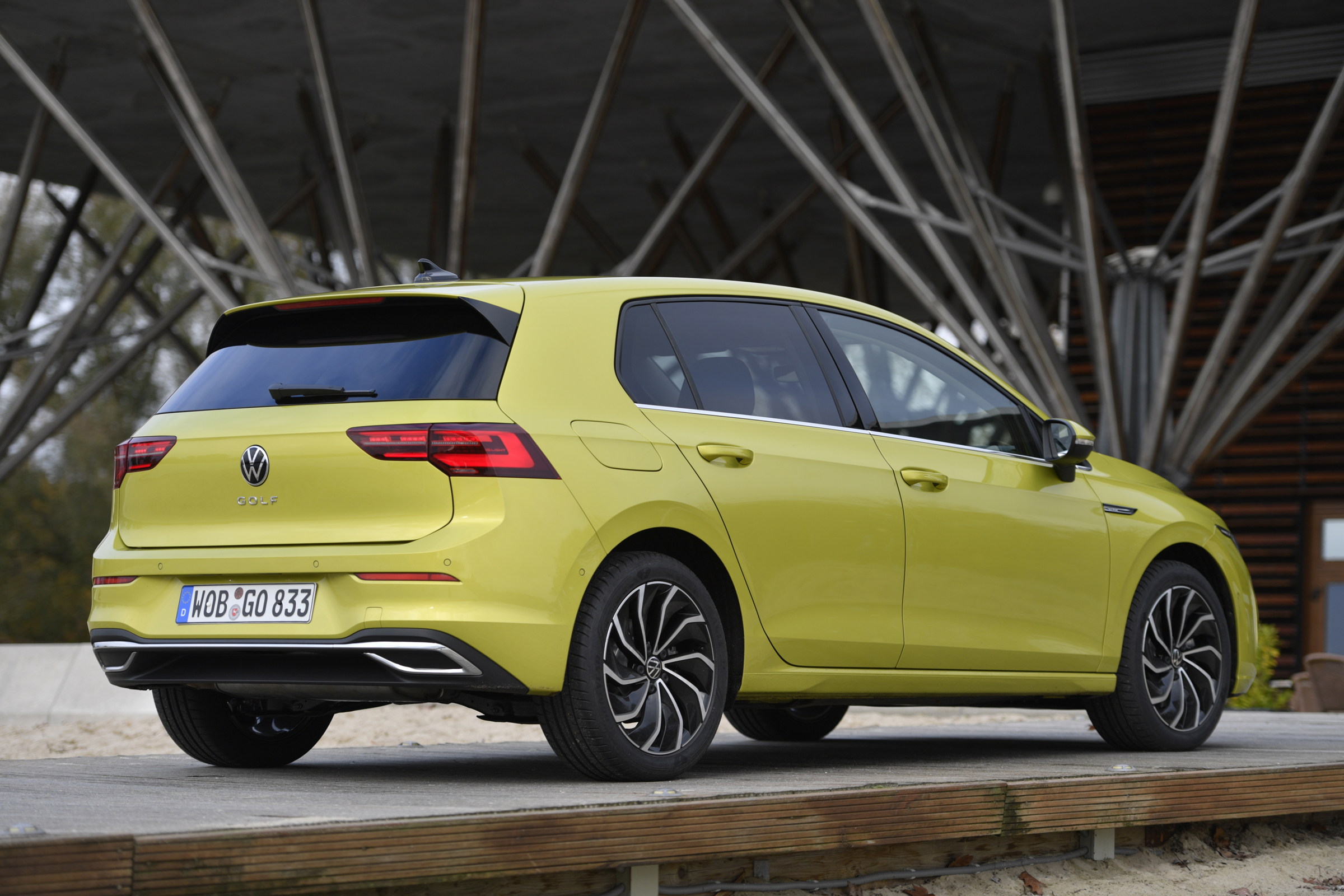 2020 Volkswagen Golf - rear 3/4 static 