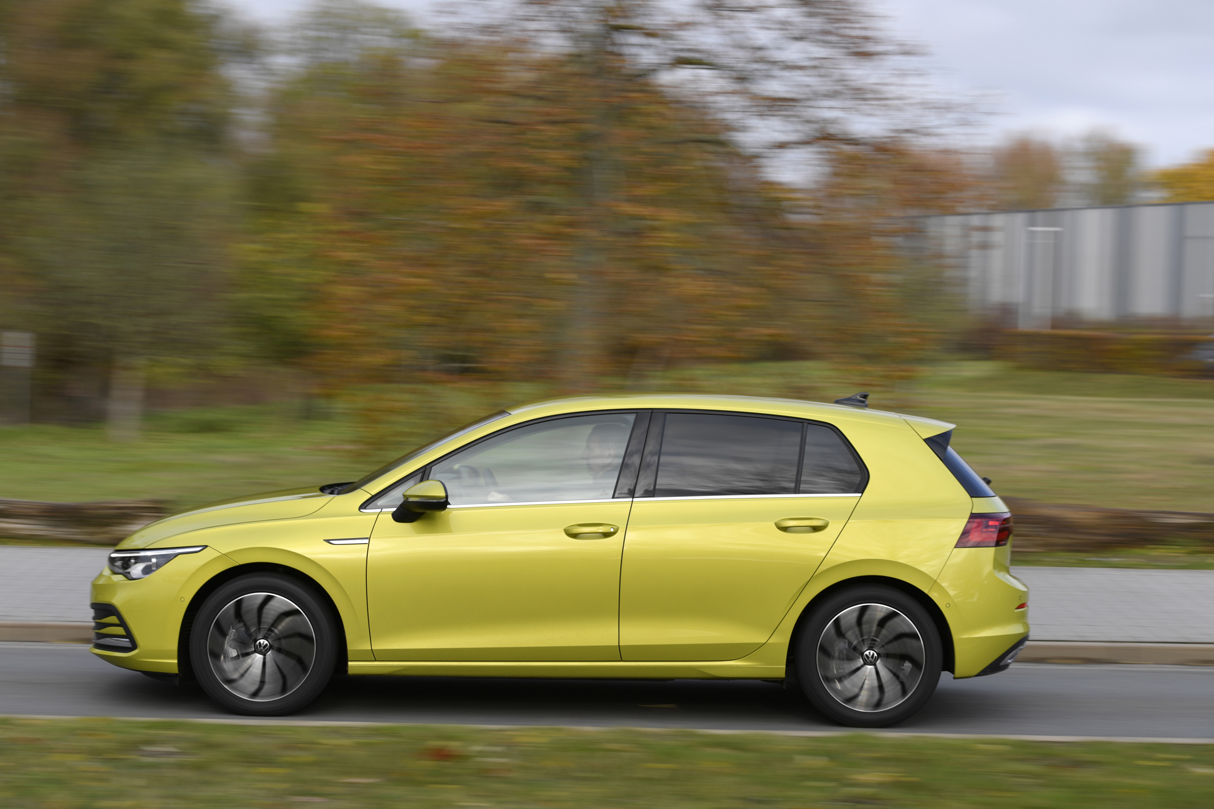 2020 Volkswagen Golf - side view dynamic 