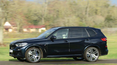 BMW X5 xDrive45e SUV side panning