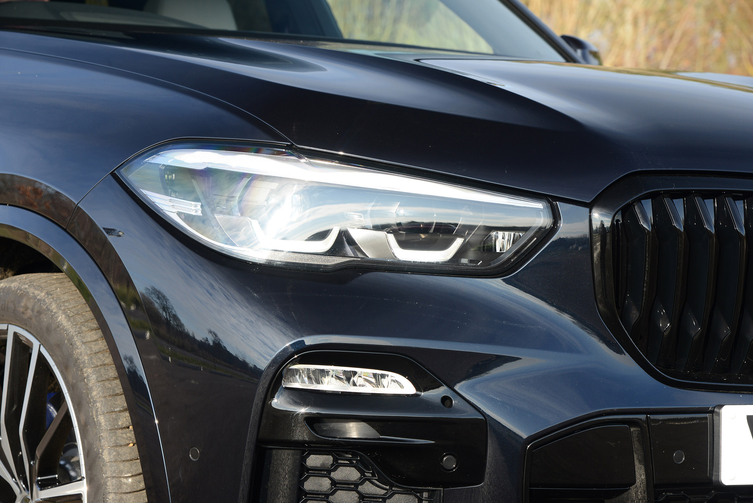 BMW X5 xDrive45e SUV headlights
