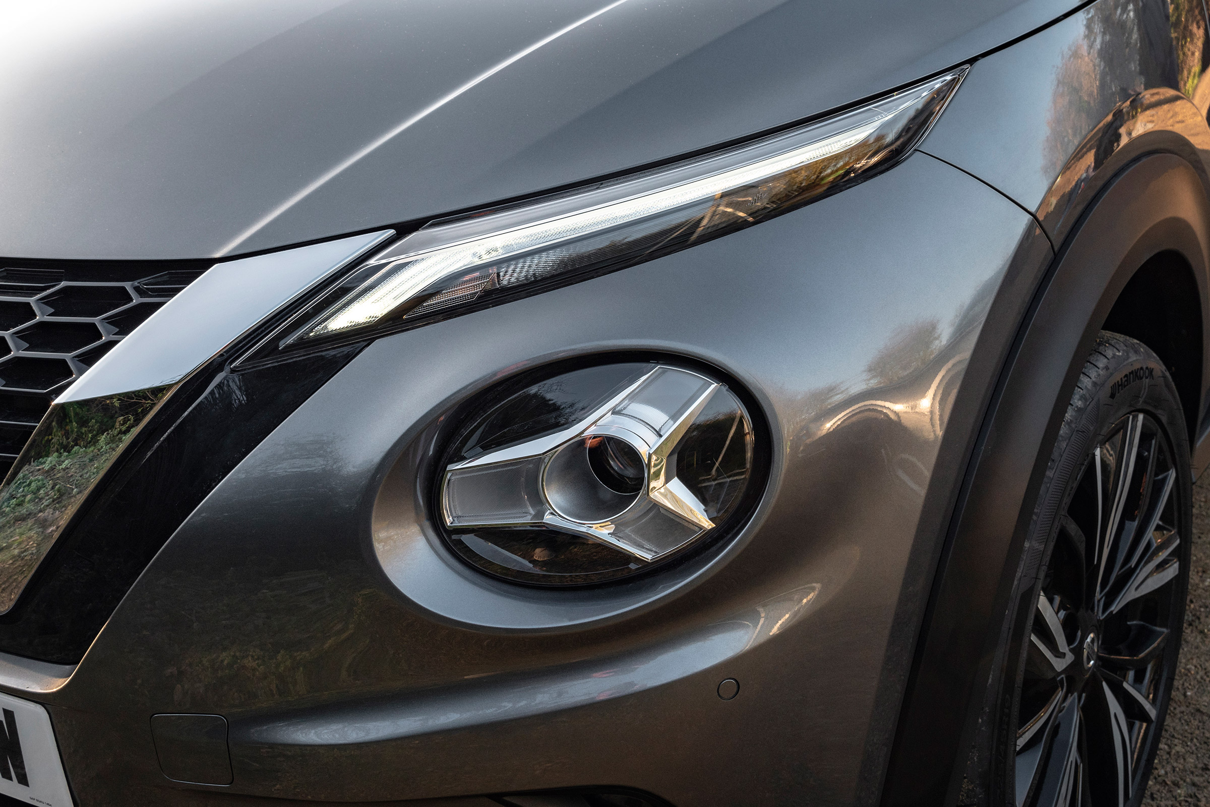 Nissan Juke SUV headlights