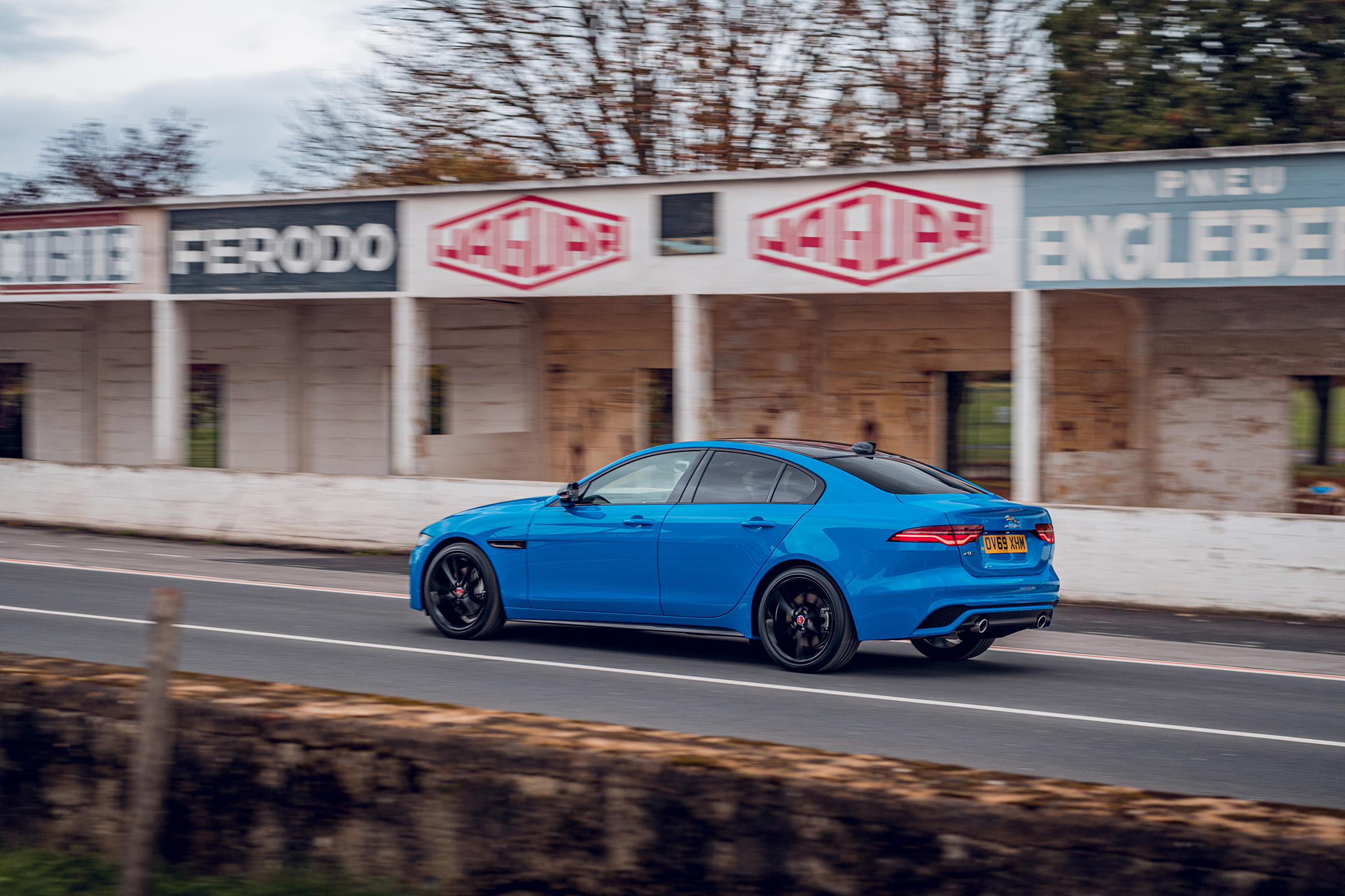 Jaguar XE Reims Edition side/rear