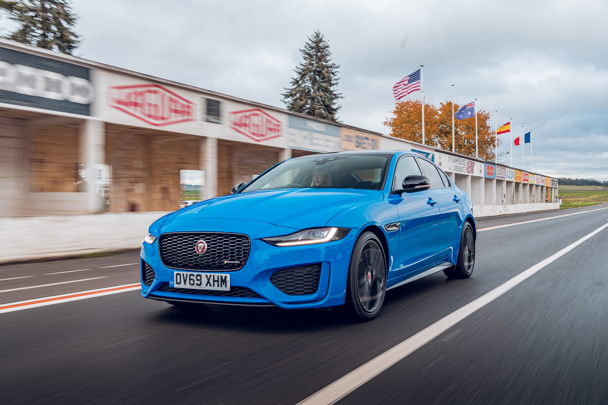 Jaguar XE Reims Edition driving