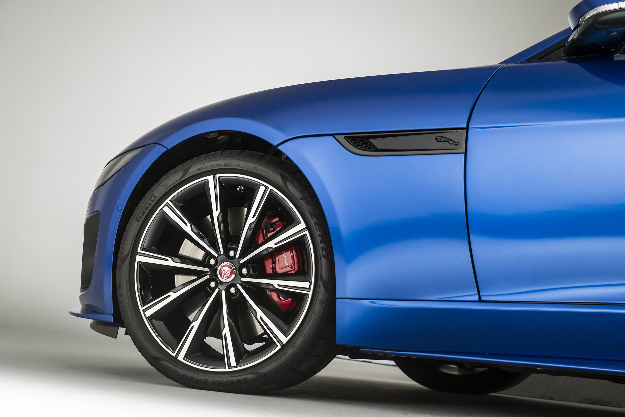 2020 Jaguar F-Type alloy wheel