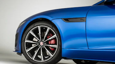 2020 Jaguar F-Type alloy wheel