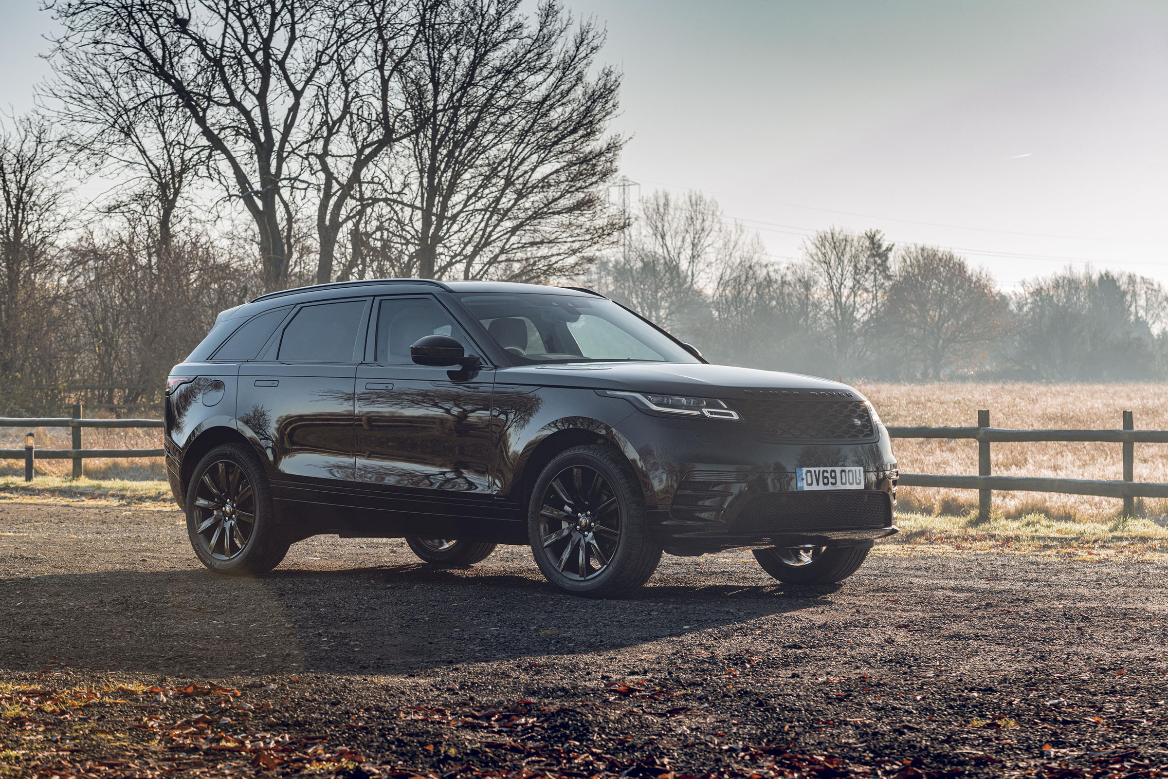 Range Rover Velar R-Dynamic Black front