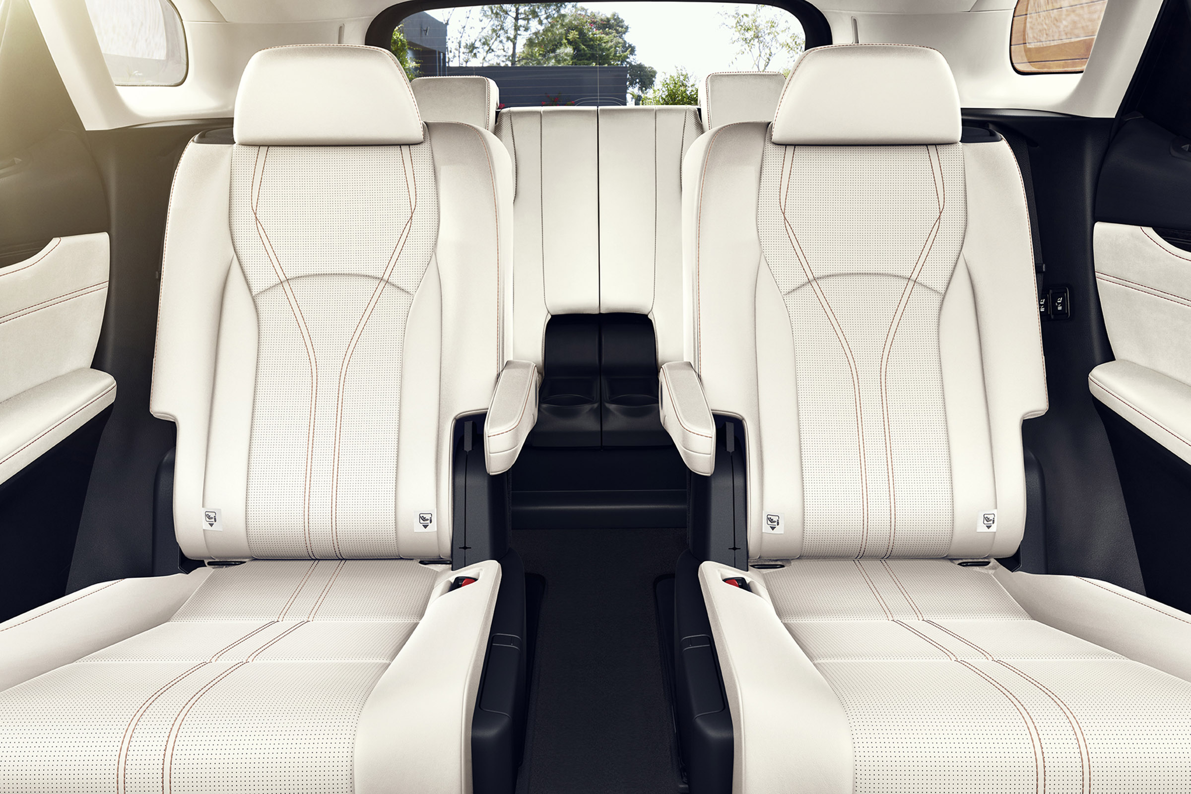 Lexus RX L with captain's chairs instead of three-seat bench