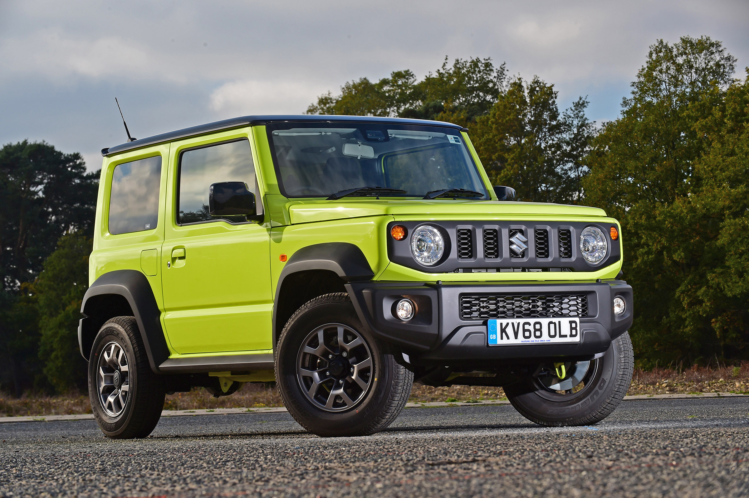 Suzuki Jimny SUV front 3/4 static