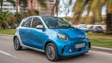 Smart EQ ForFour hatchback front 3/4 tracking