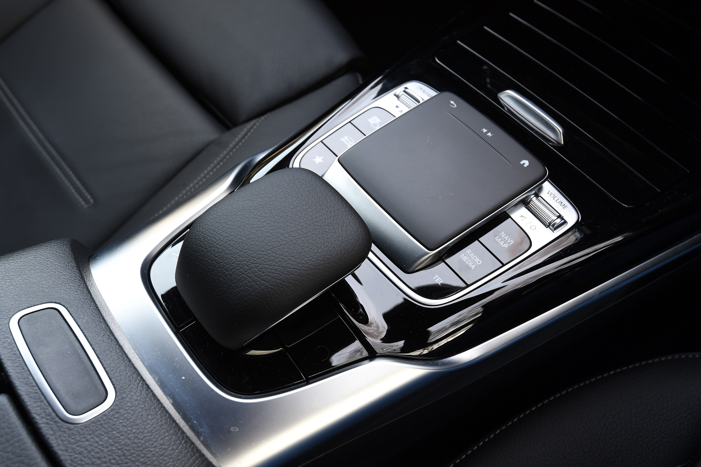 Mercedes-AMG A 35 Saloon centre console