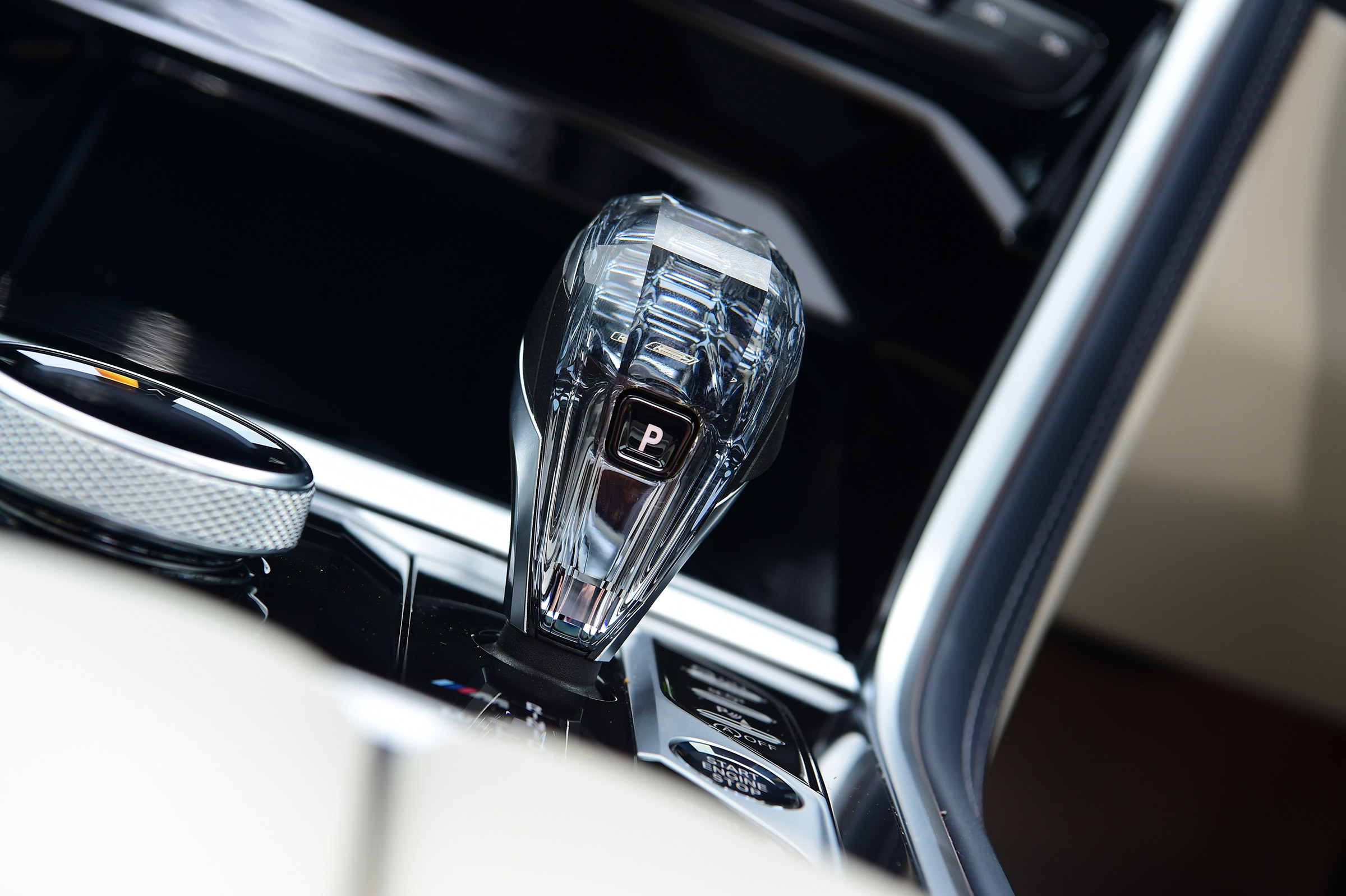 BMW 8 Series Gran Coupe saloon gearlever
