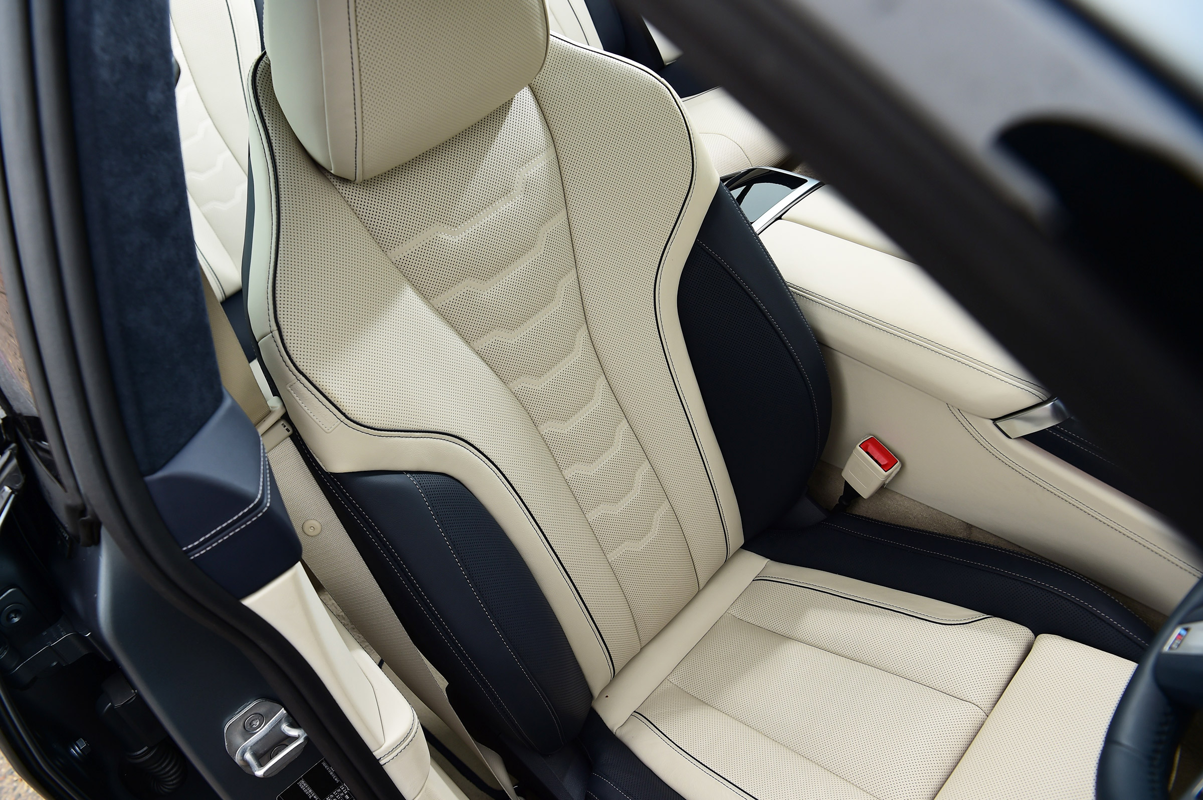 BMW 8 Series Gran Coupe saloon front seats