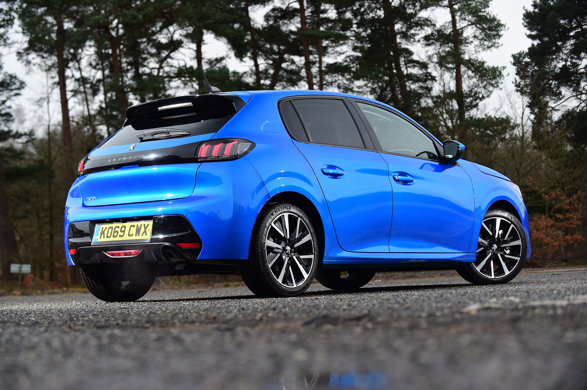 Peugeot 208 hatchback rear 3/4 static