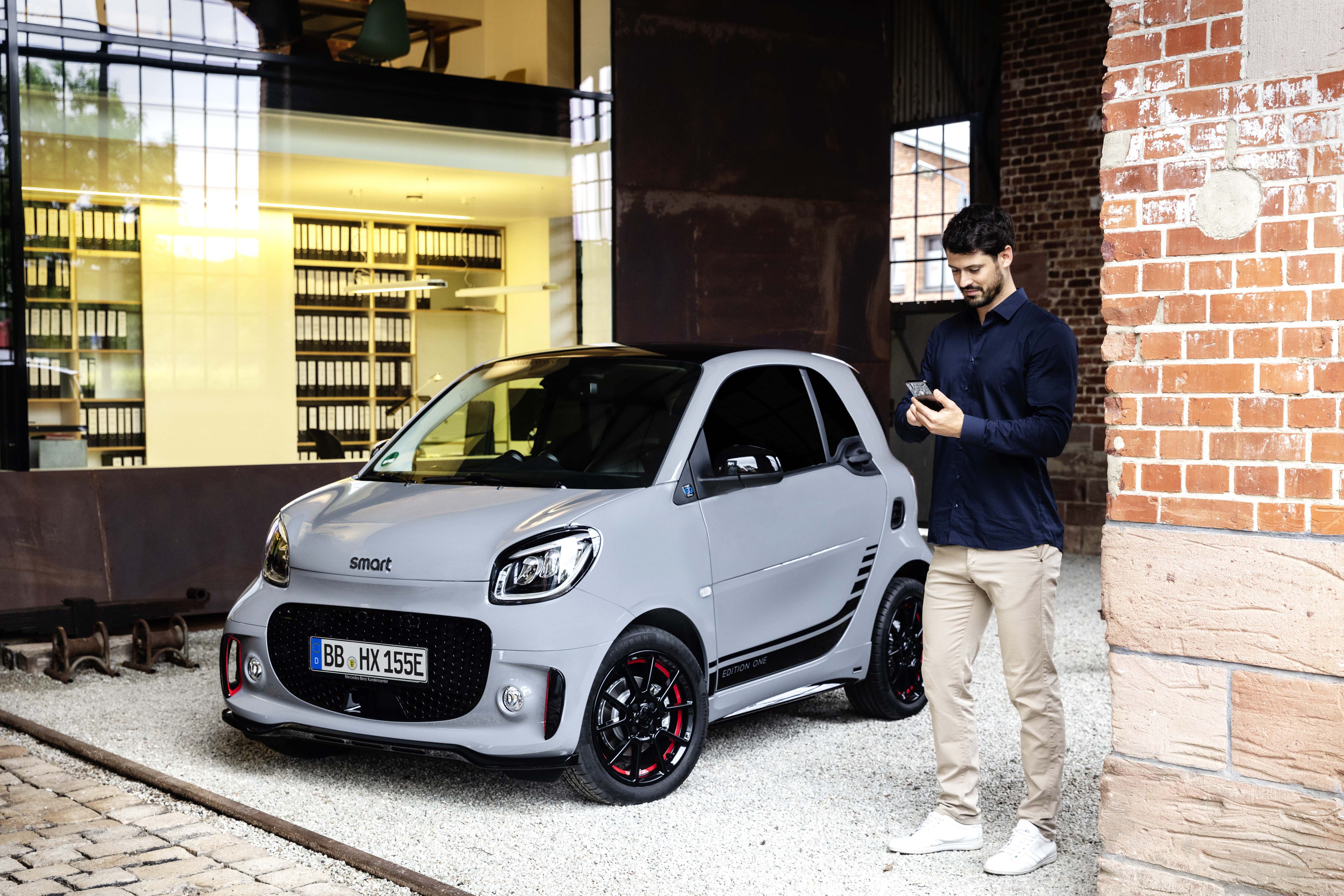 Smart EQ ForTwo - front 3/4 view