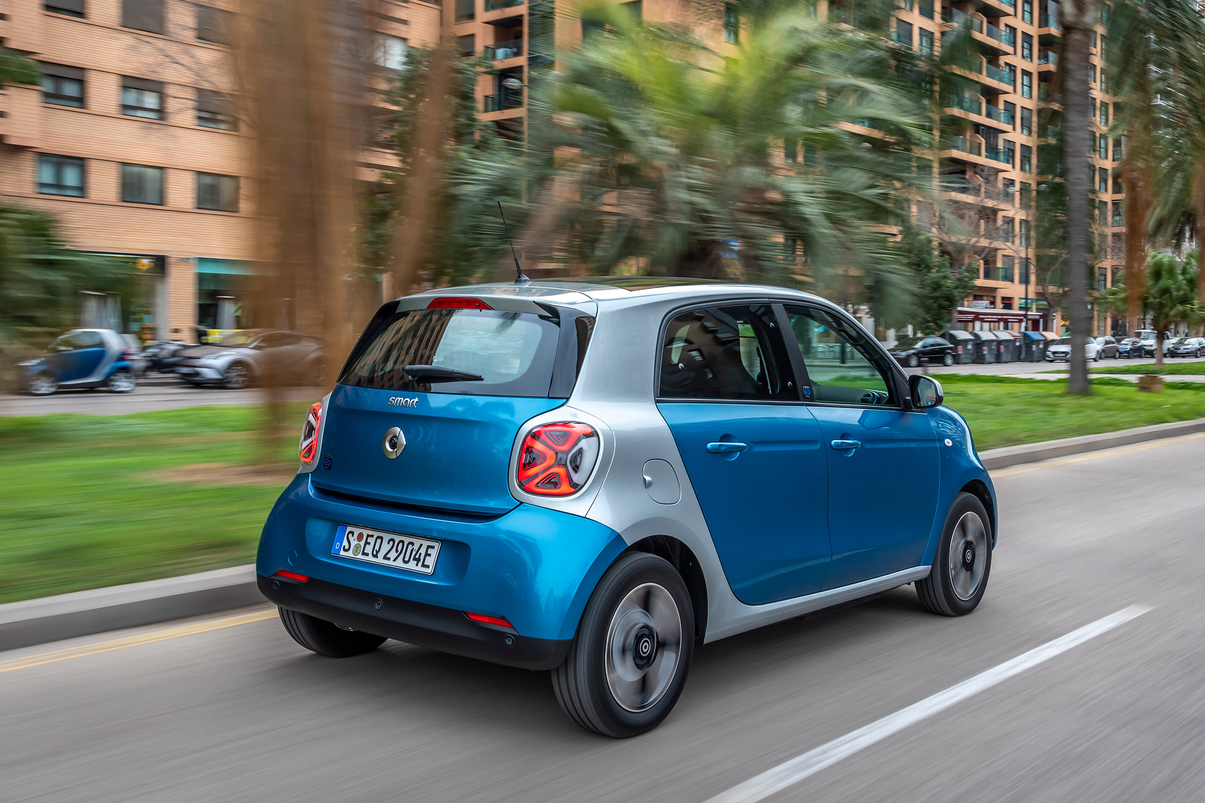Smart EQ ForFour hatchback rear 3/4 tracking