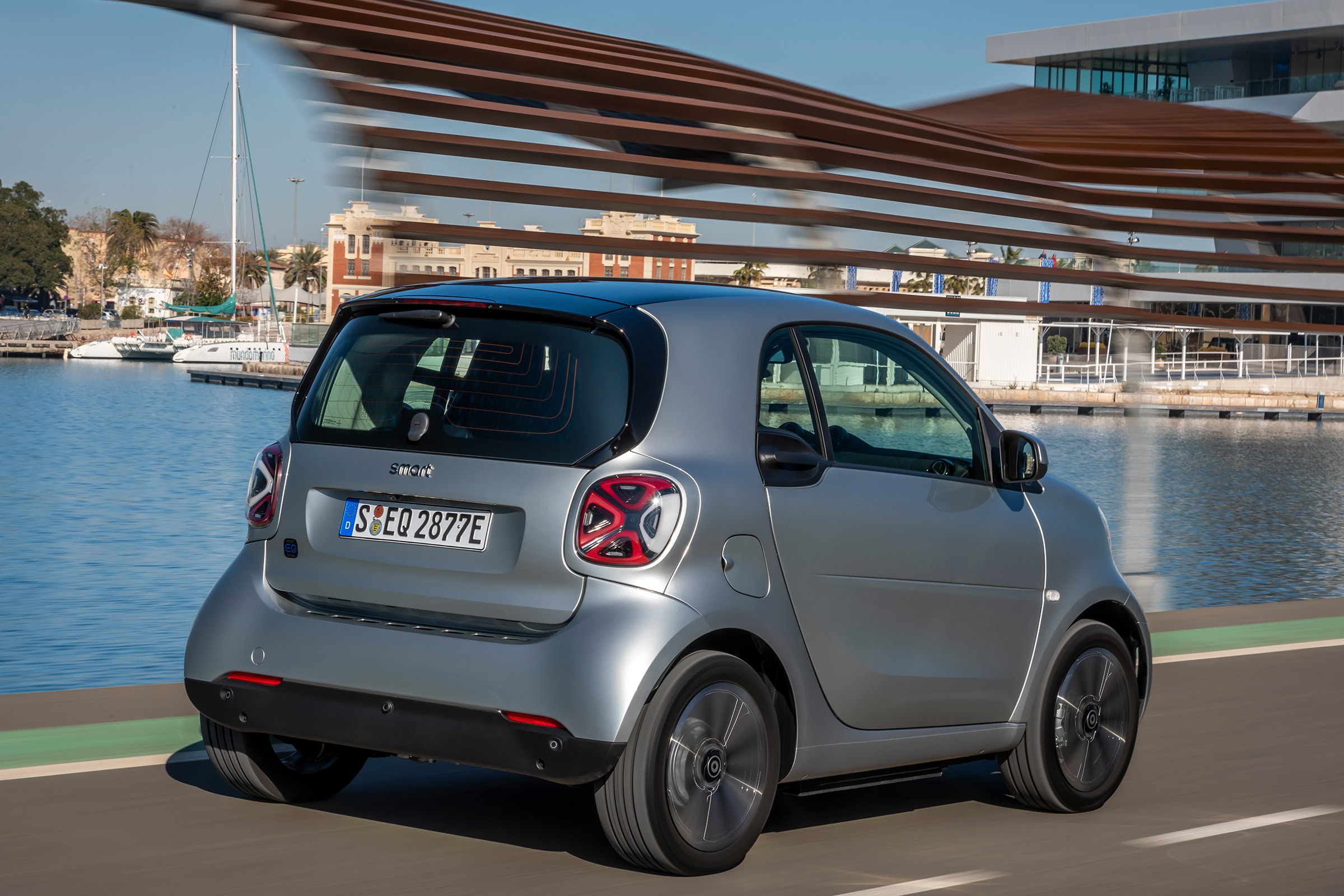 Smart EQ ForTwo hatchback rear 3/4 tracking