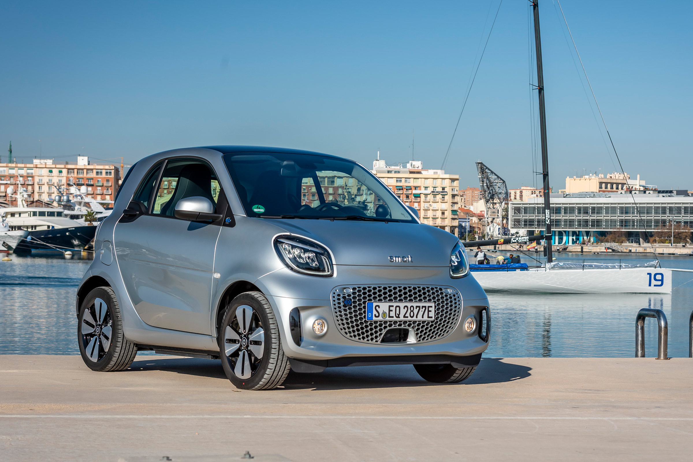 Smart EQ ForTwo hatchback front 3/4 static