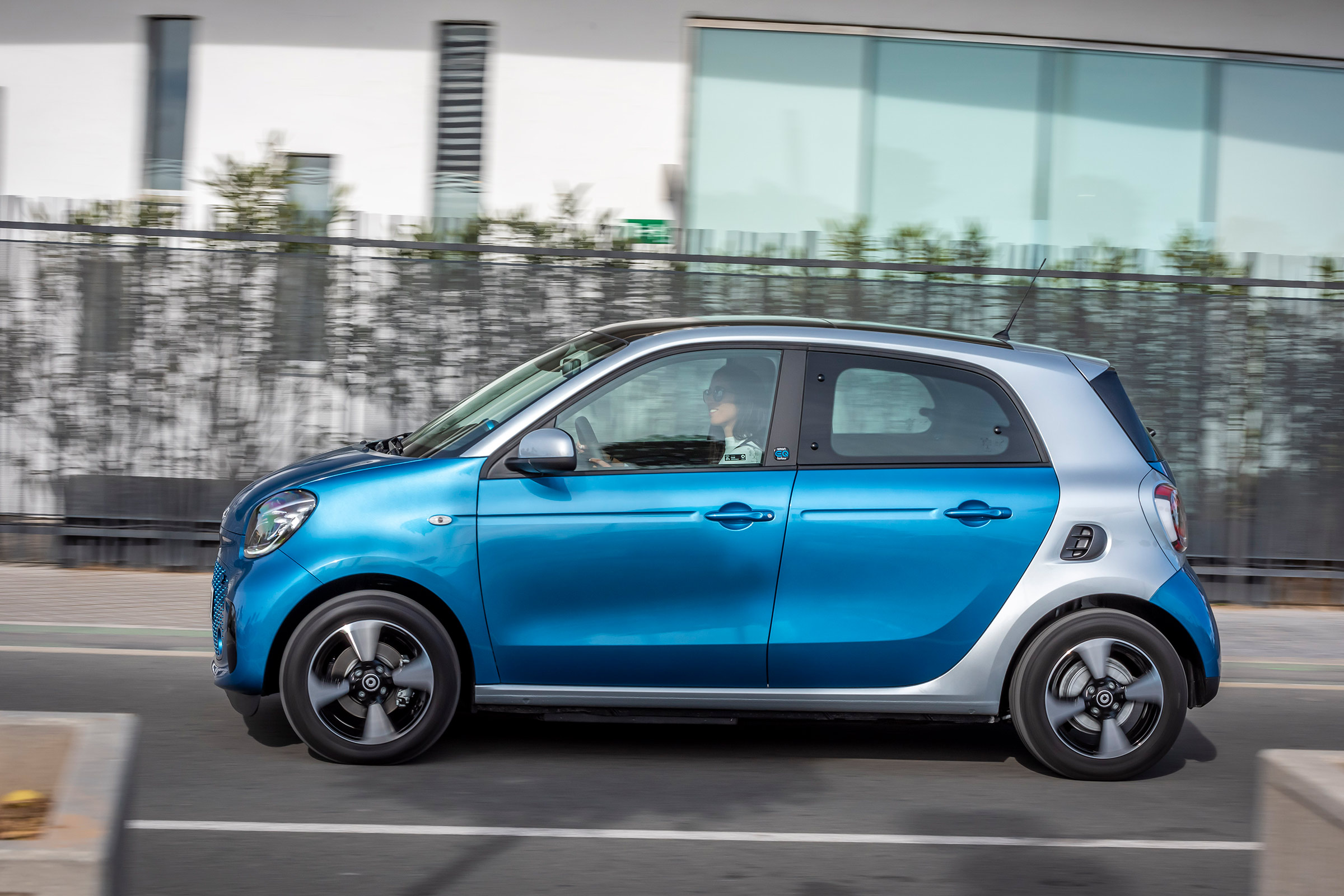 Smart EQ ForFour hatchback side panning