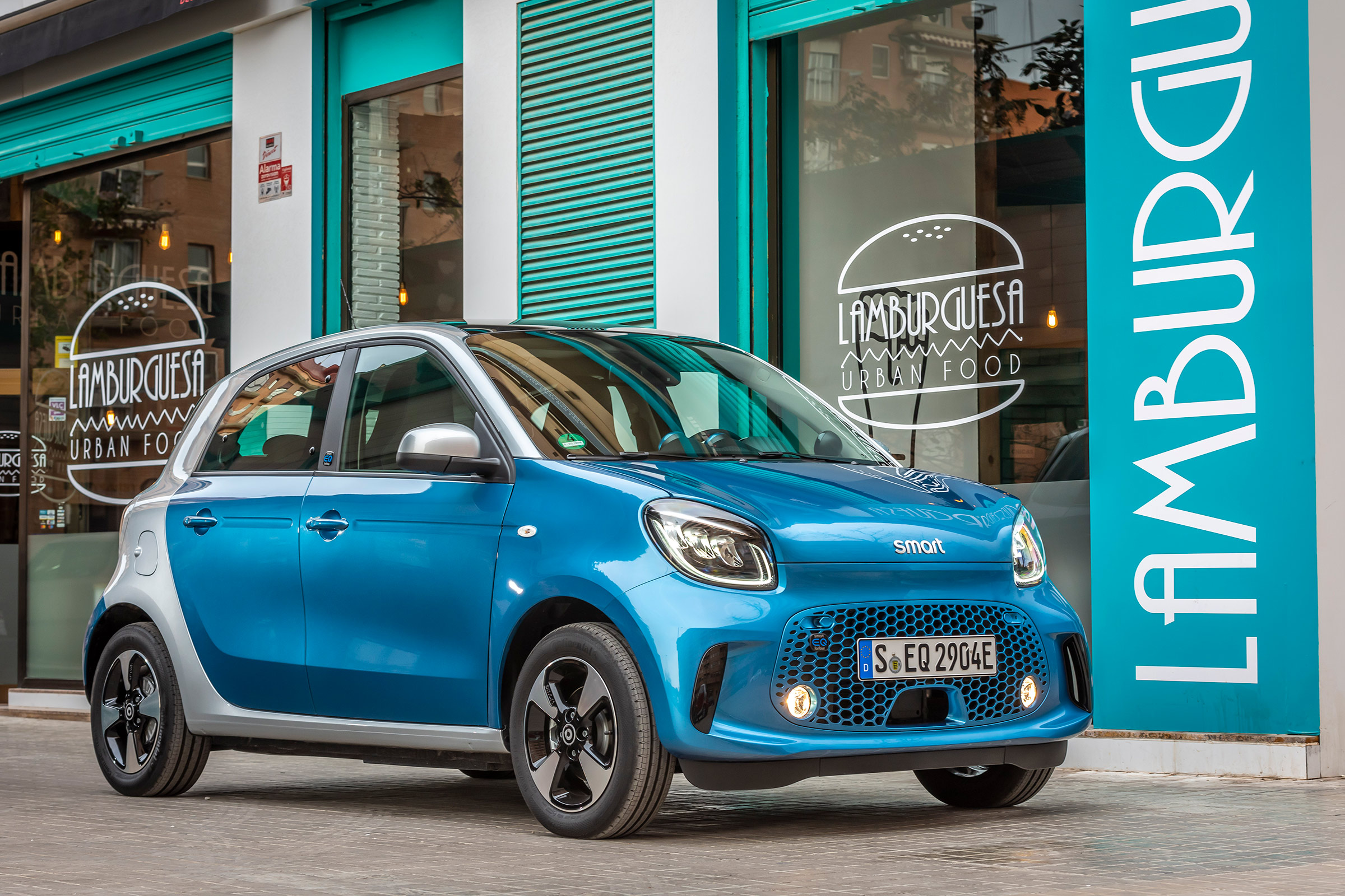 Smart EQ ForFour hatchback front 3/4 static diner