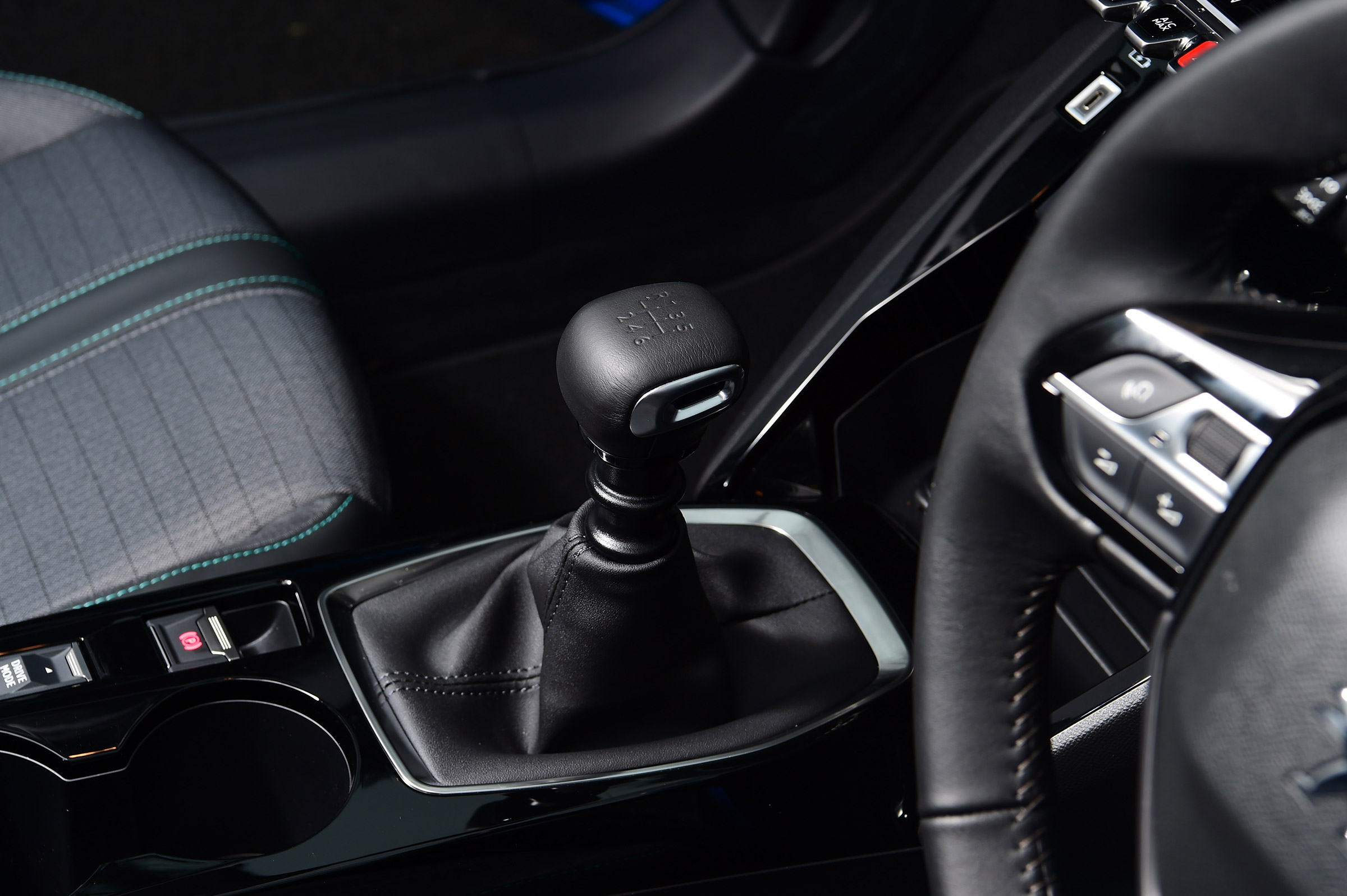 Peugeot 208 hatchback gearlever