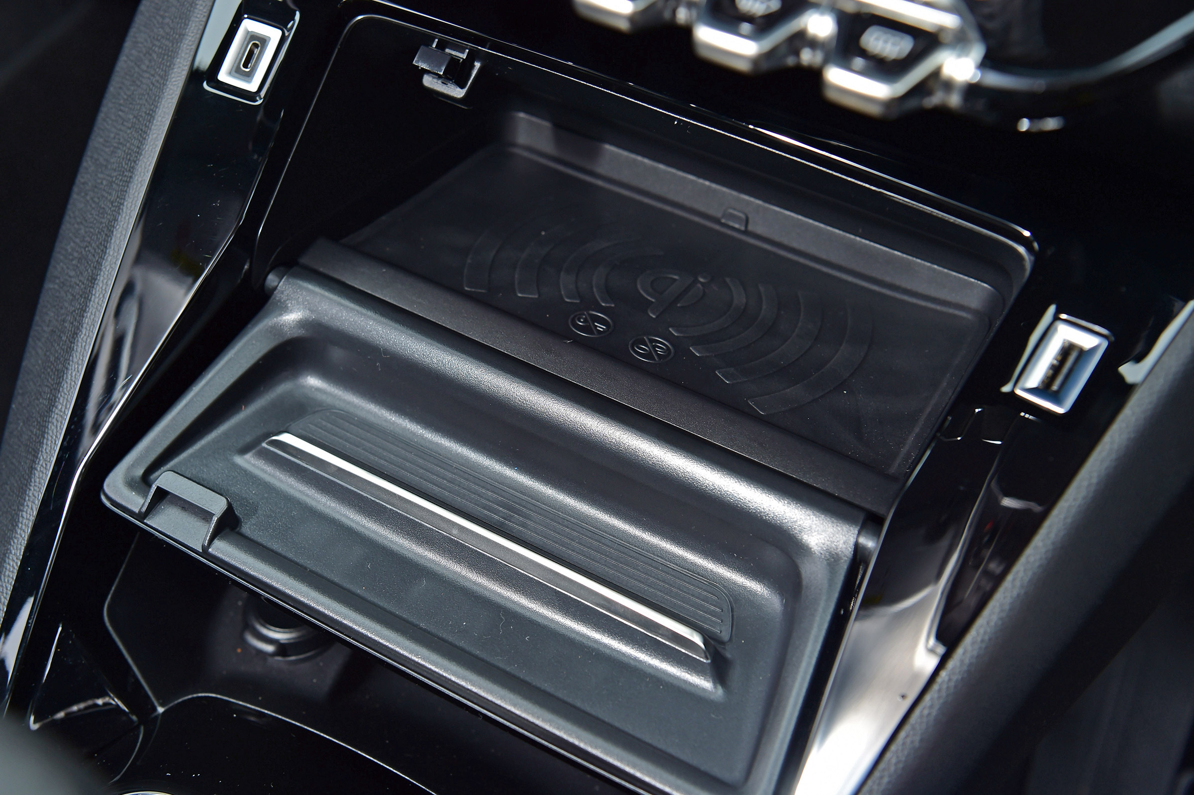 Peugeot 208 hatchback smartphone charging tray
