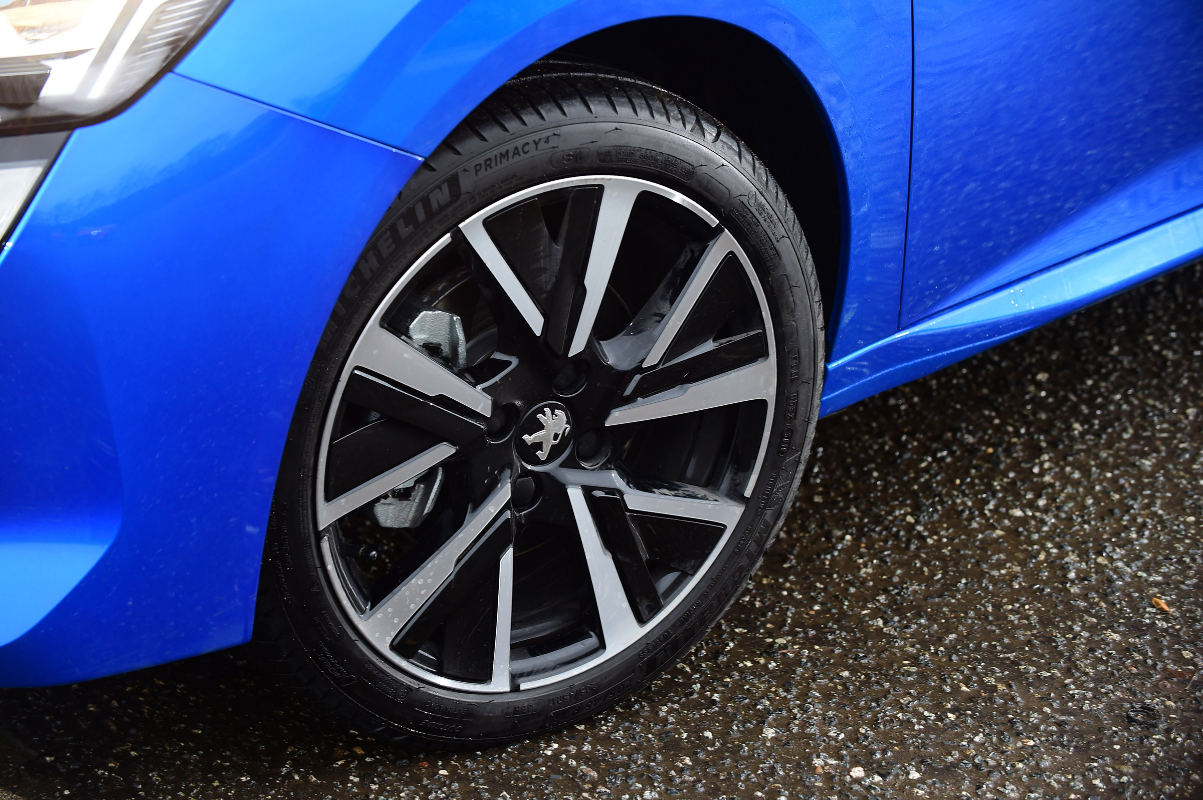Peugeot 208 hatchback alloy wheels