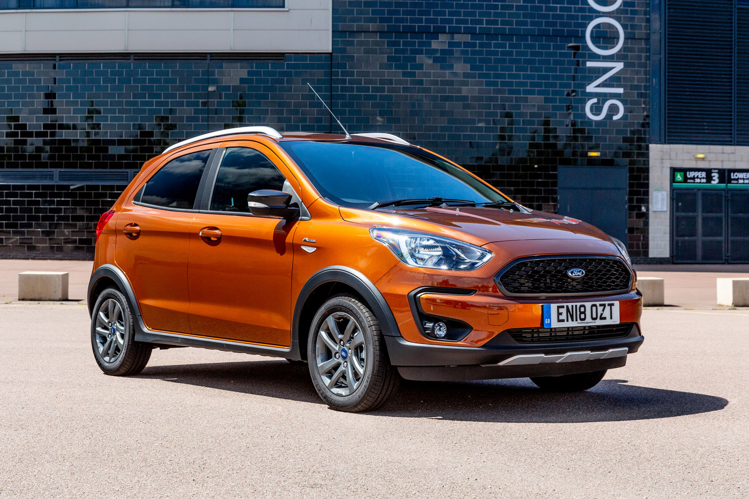 Ford Ka+ hatchback front 3/4 static