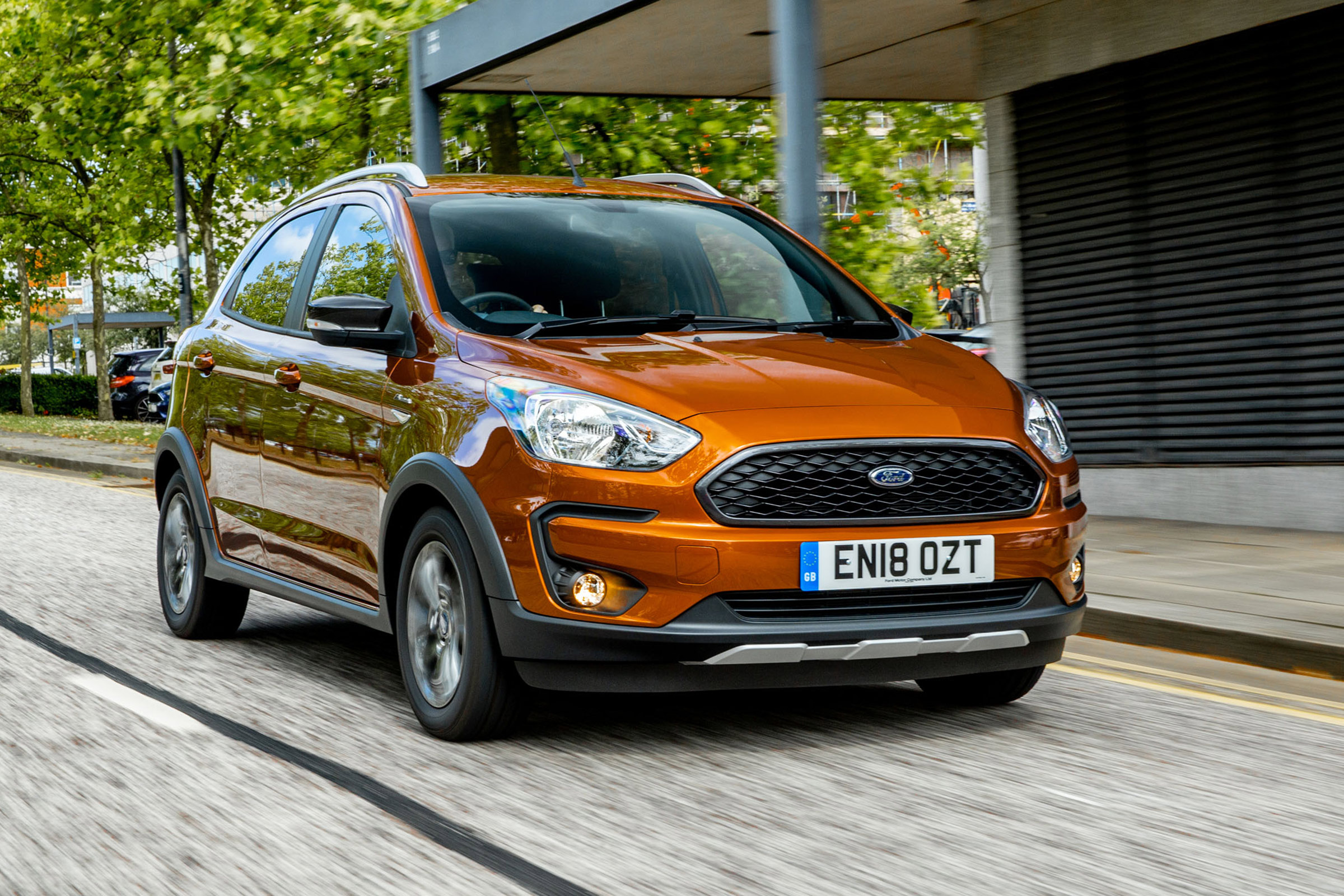 Ford Ka+ hatchback urban front 3/4 tracking