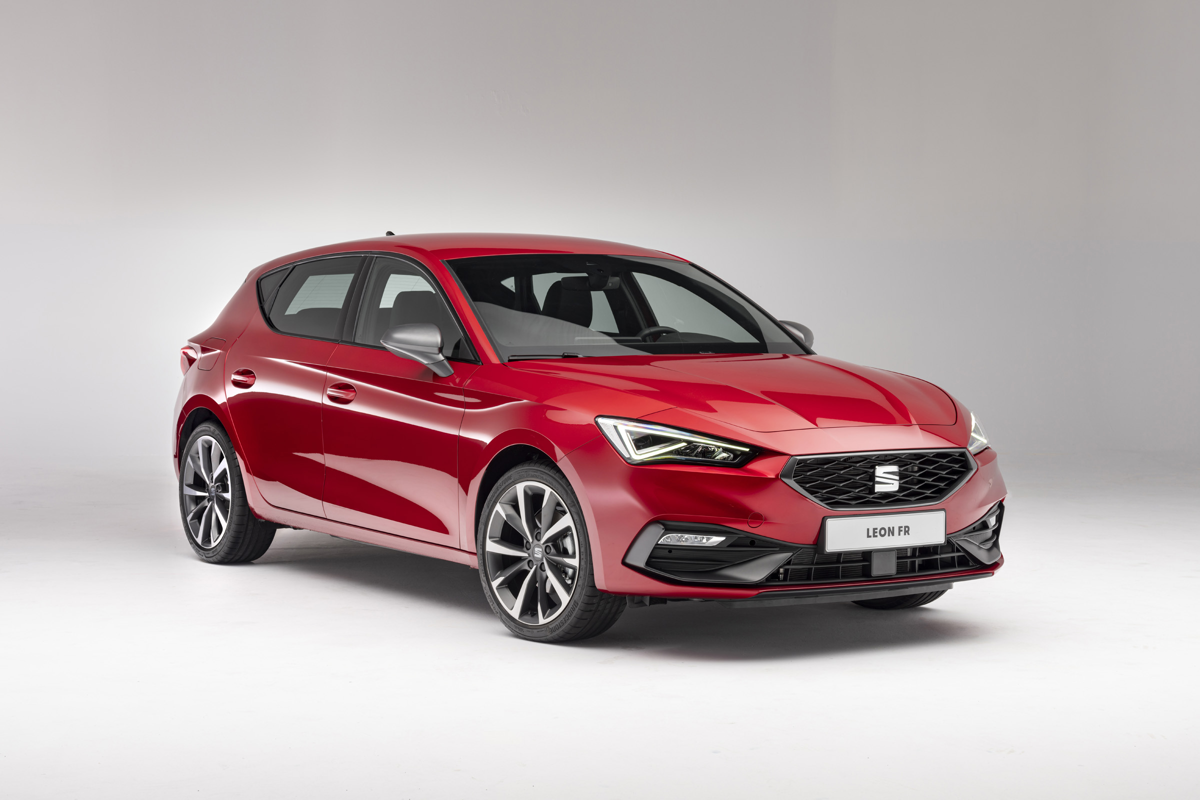 2020 SEAT Leon - front 3/4 view