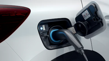 2020 Renault Captur E-Tech - Charging port