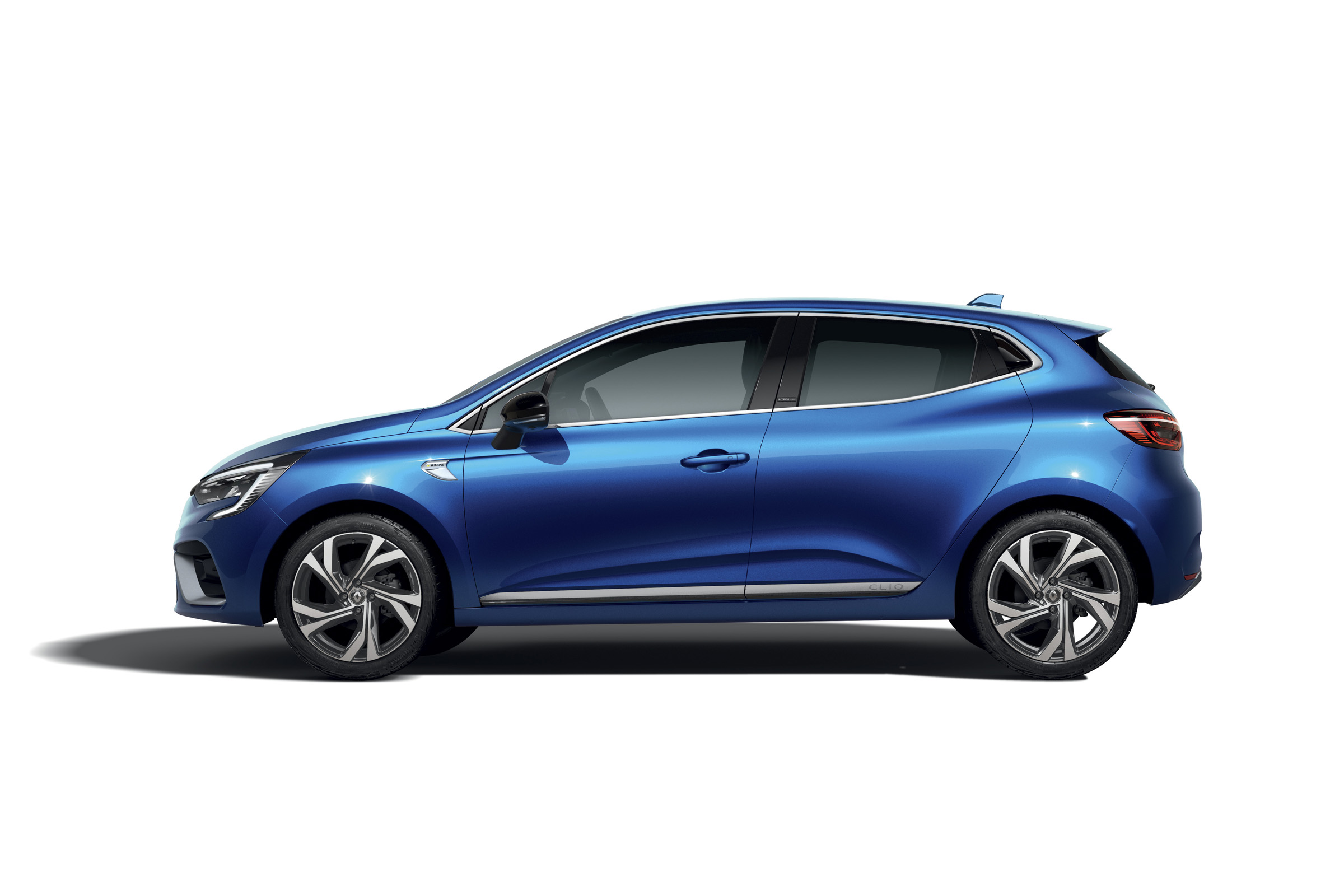 2020 Renault Clio E-Tech - Side view